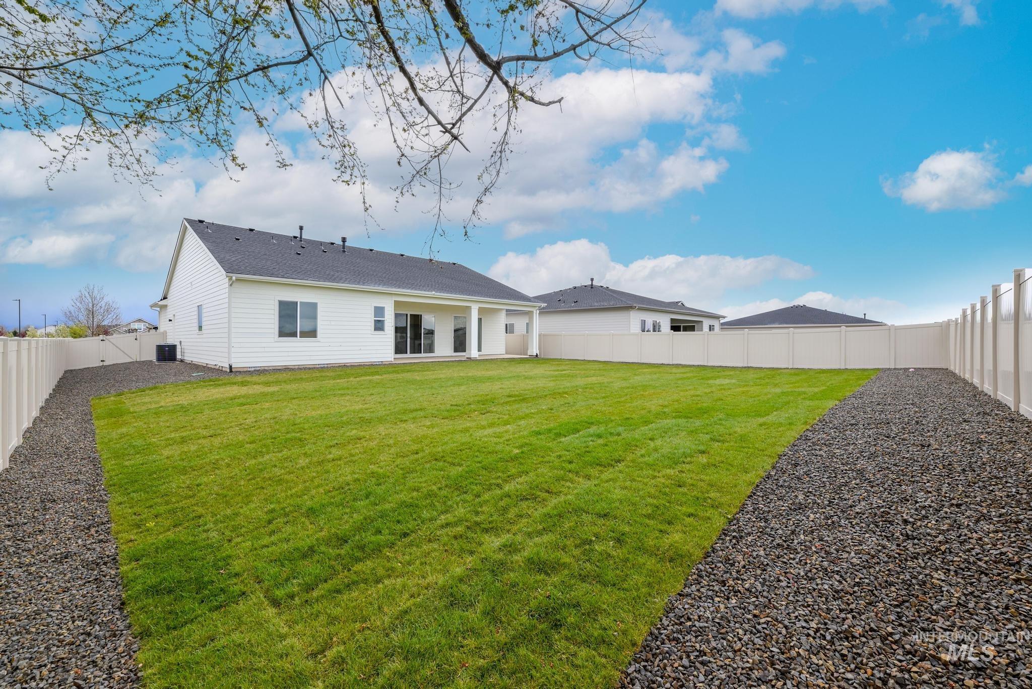 5174 W River Oaks Dr, Meridian, Idaho 83646, 4 Bedrooms, 3 Bathrooms, Residential For Sale, Price $684,000,MLS 98974051