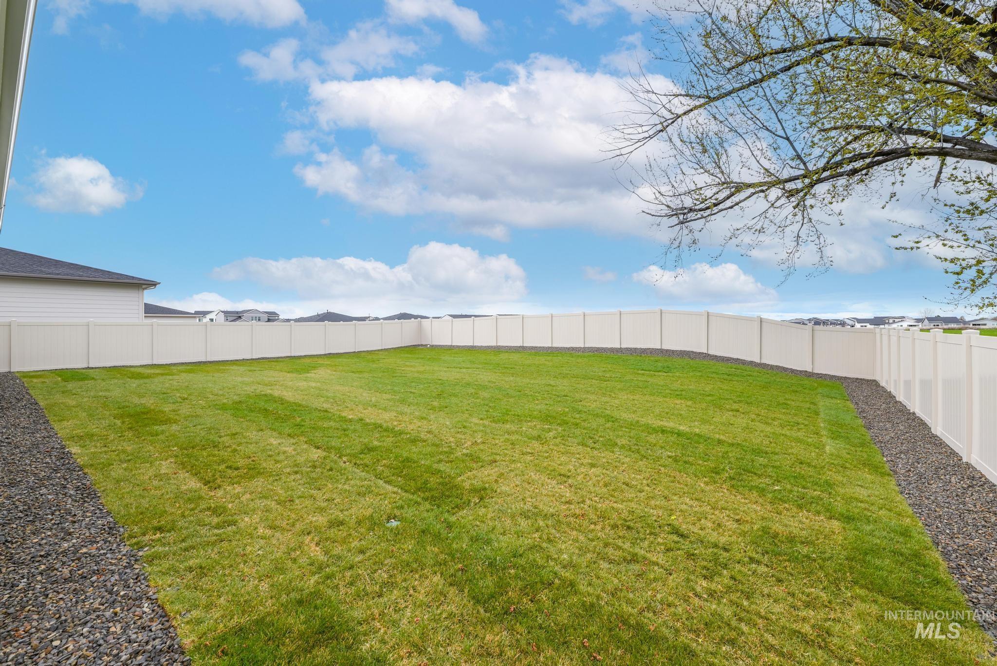 5174 W River Oaks Dr, Meridian, Idaho 83646, 4 Bedrooms, 3 Bathrooms, Residential For Sale, Price $684,000,MLS 98974051