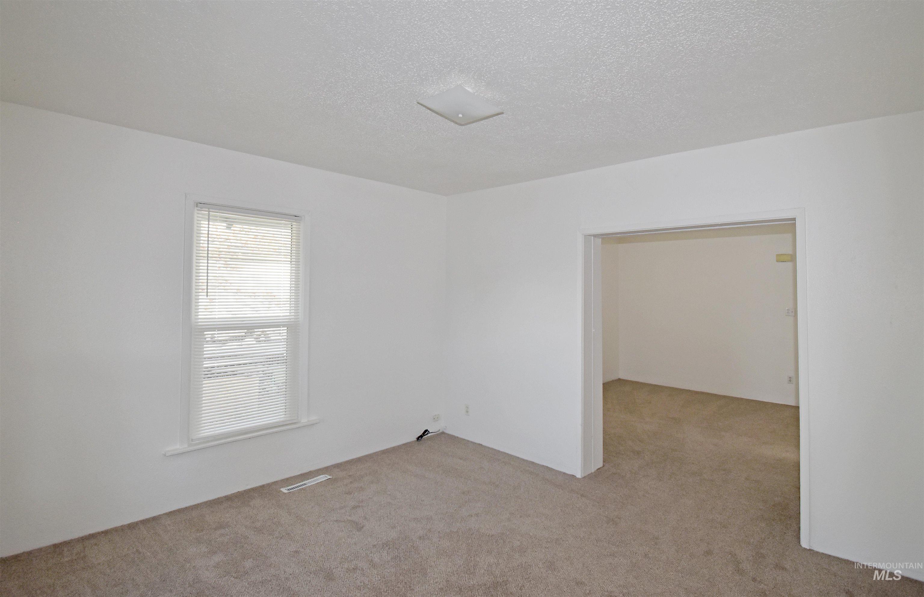 933 9th Street, Clarkston, Washington 99403, 2 Bedrooms, 1 Bathroom, Residential For Sale, Price $235,000,MLS 98974053