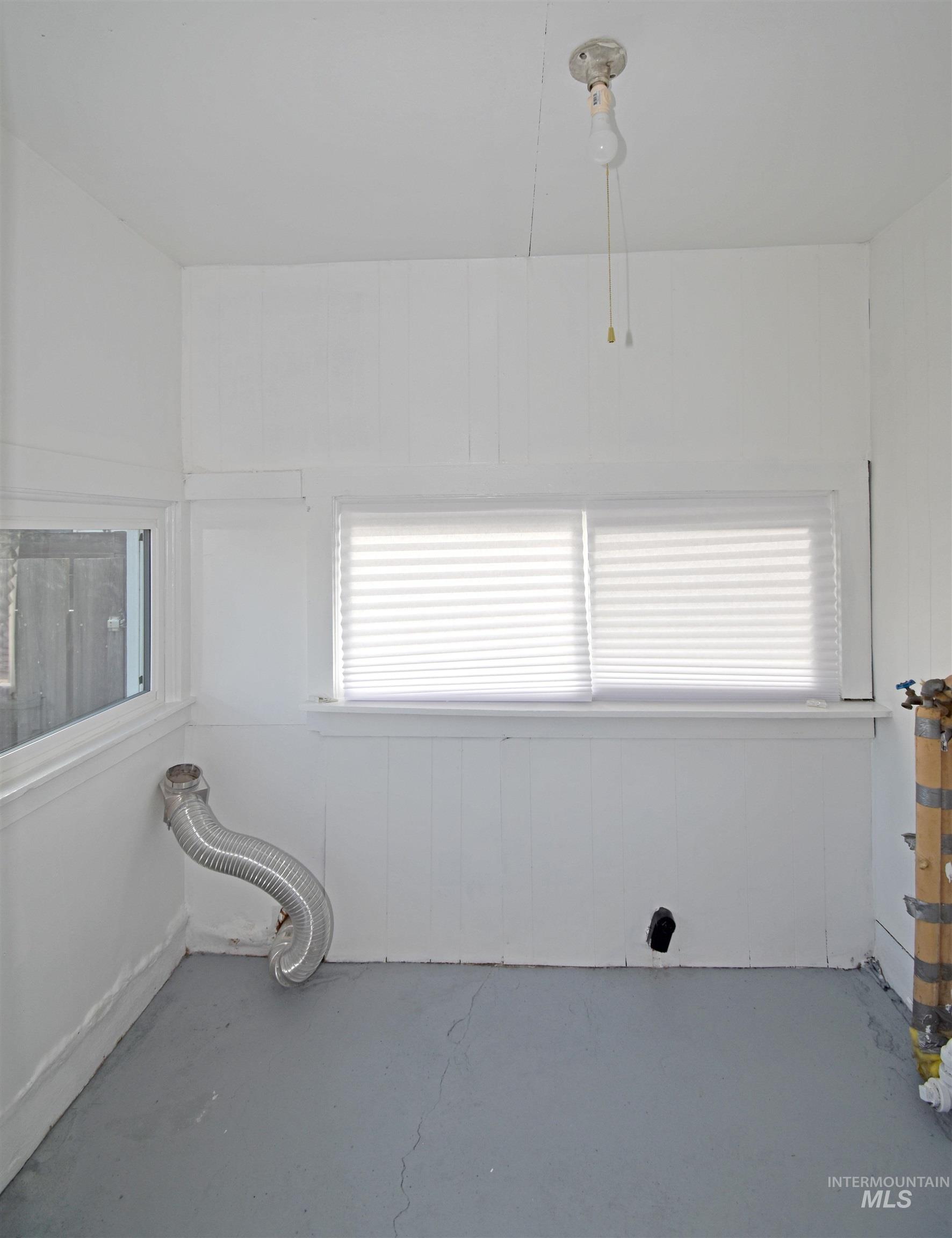 933 9th Street, Clarkston, Washington 99403, 2 Bedrooms, 1 Bathroom, Residential For Sale, Price $235,000,MLS 98974053