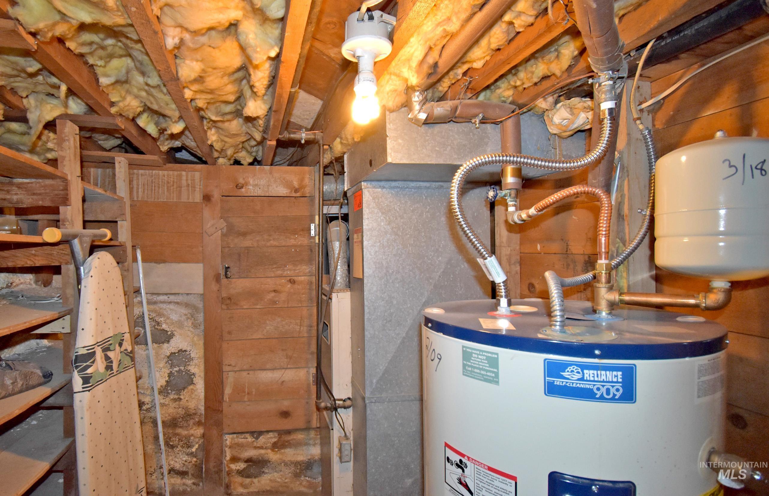 933 9th Street, Clarkston, Washington 99403, 2 Bedrooms, 1 Bathroom, Residential For Sale, Price $235,000,MLS 98974053