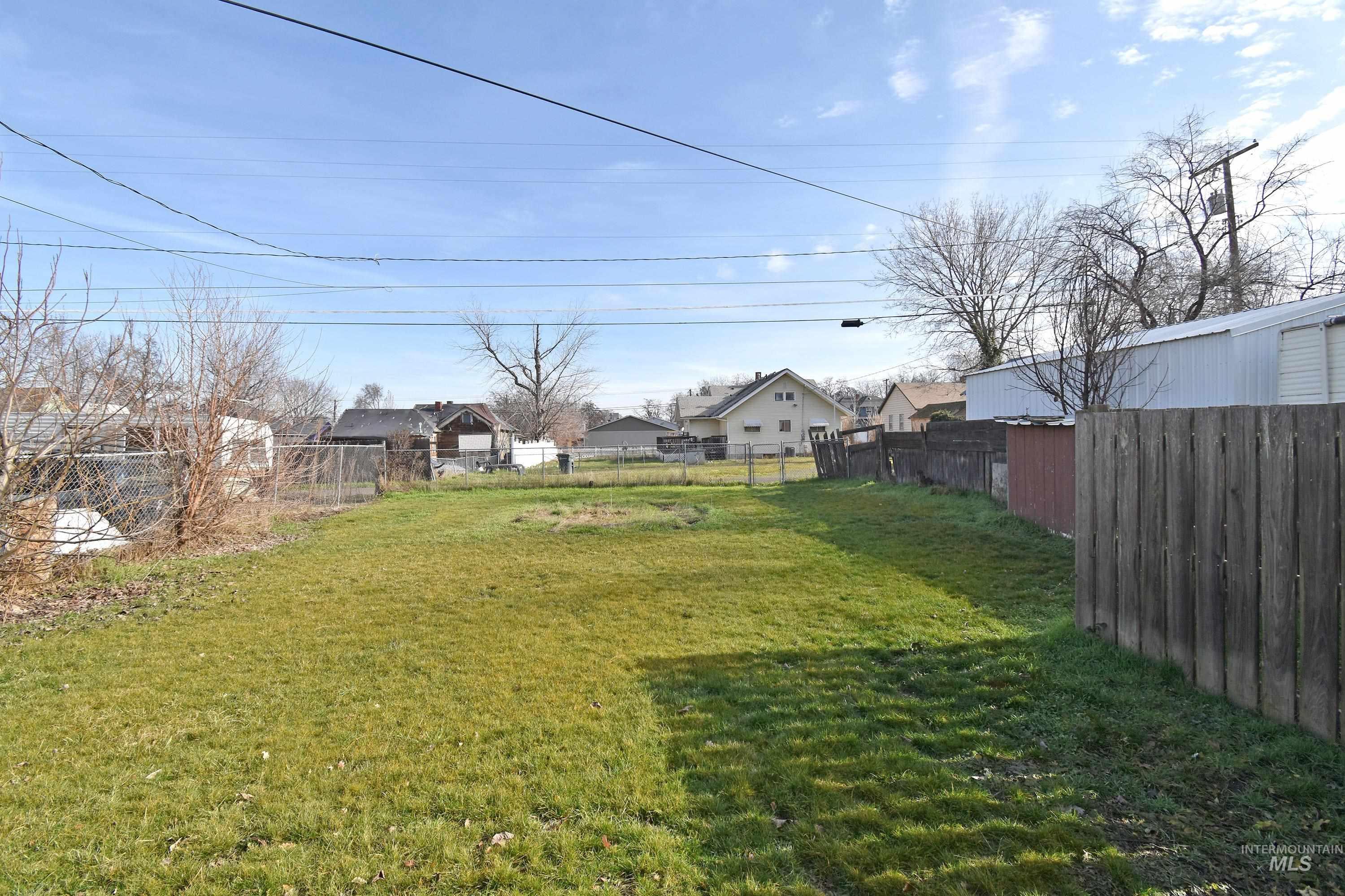 933 9th Street, Clarkston, Washington 99403, 2 Bedrooms, 1 Bathroom, Residential For Sale, Price $235,000,MLS 98974053