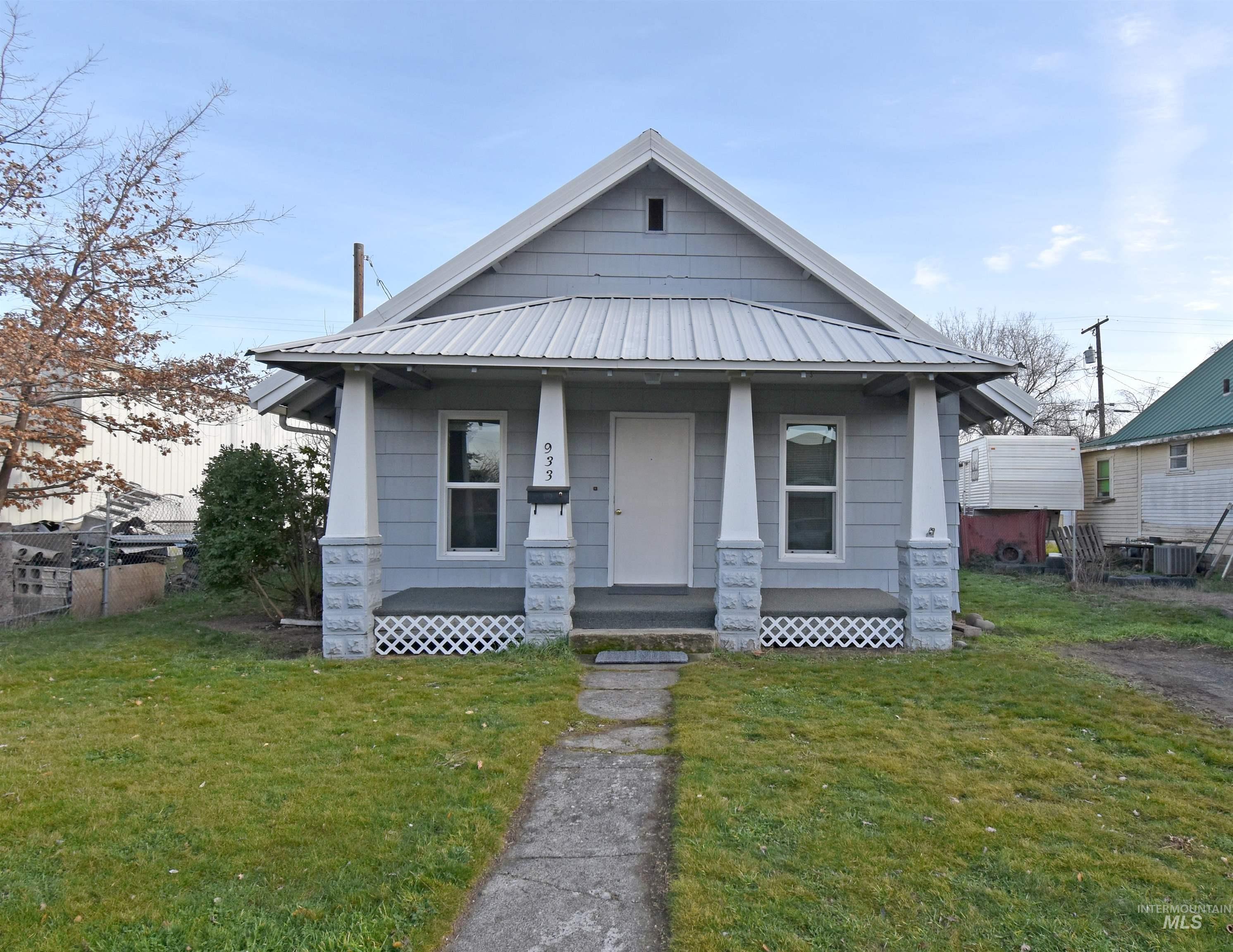 933 9th Street, Clarkston, Washington 99403, 2 Bedrooms, 1 Bathroom, Residential For Sale, Price $235,000,MLS 98974053