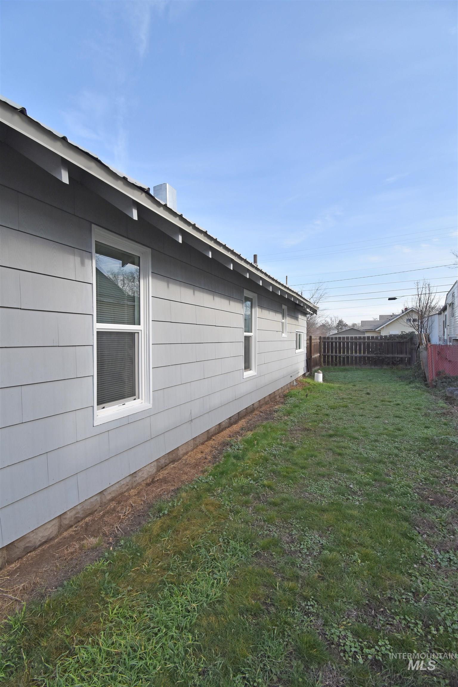 933 9th Street, Clarkston, Washington 99403, 2 Bedrooms, 1 Bathroom, Residential For Sale, Price $235,000,MLS 98974053