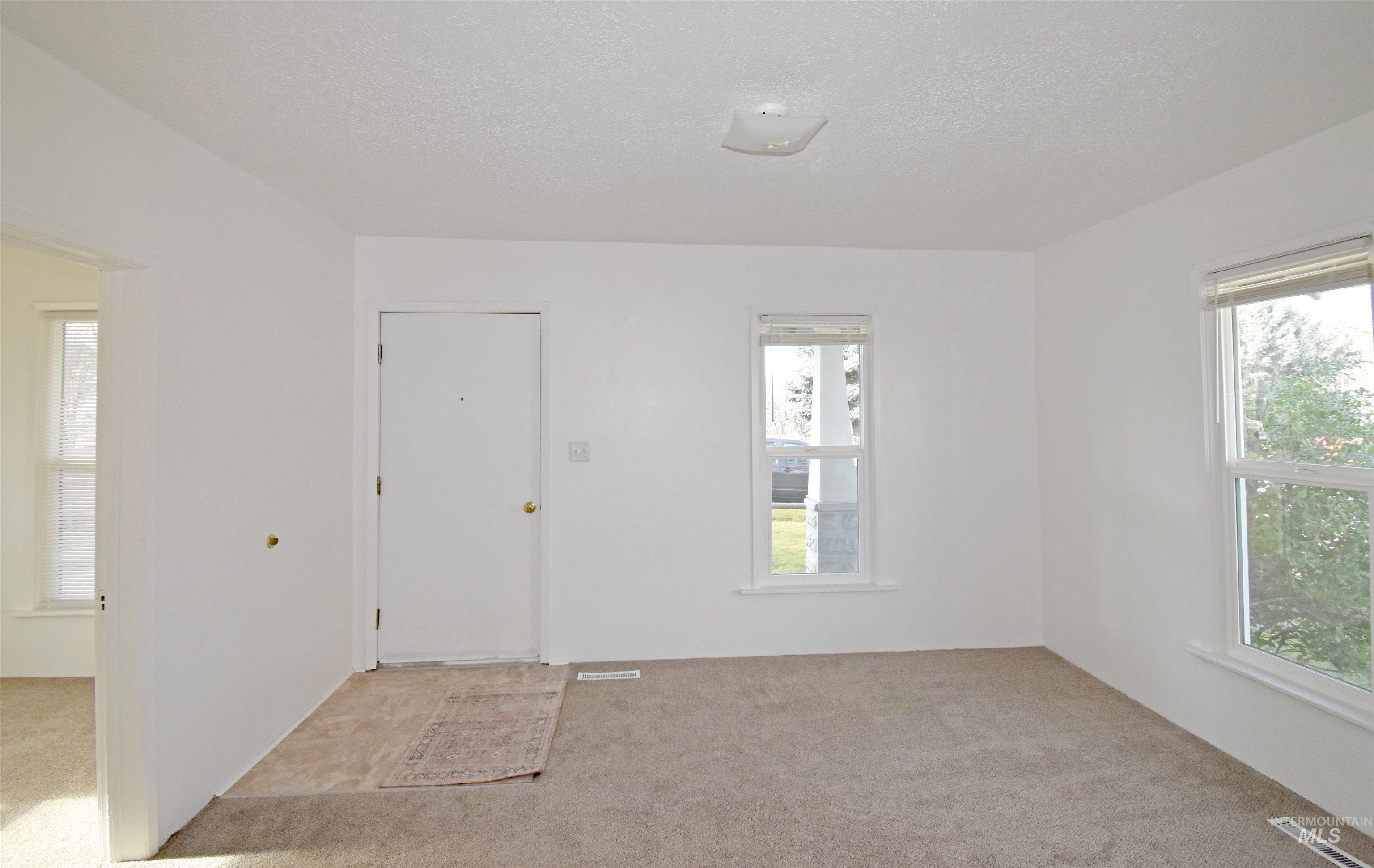 933 9th Street, Clarkston, Washington 99403, 2 Bedrooms, 1 Bathroom, Residential For Sale, Price $235,000,MLS 98974053