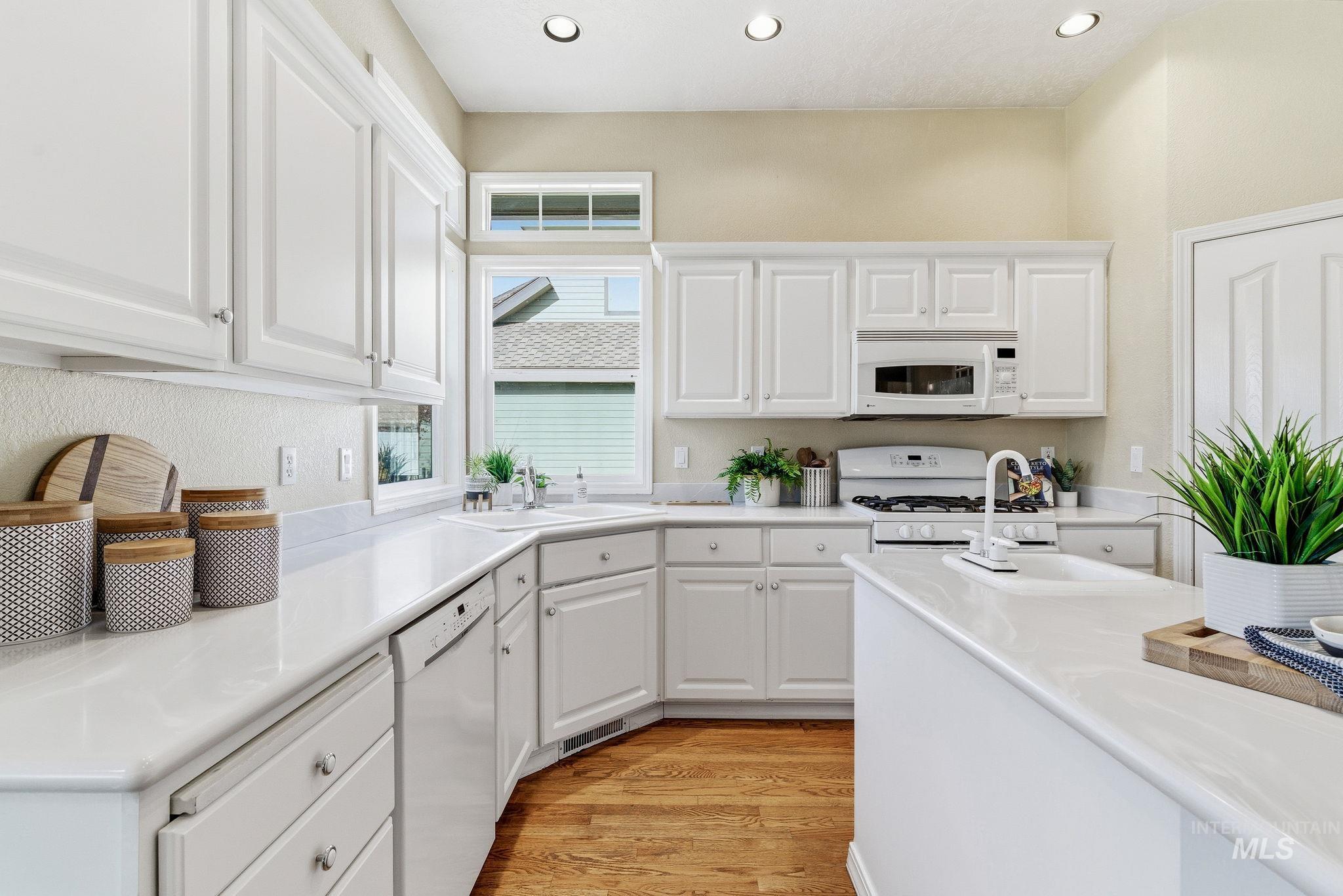 6273 N Fair Oaks Pl, Garden City, Idaho 83703, 4 Bedrooms, 3 Bathrooms, Residential For Sale, Price $899,990,MLS 98974054