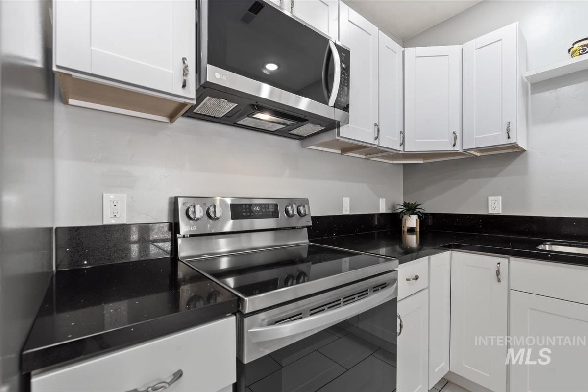 2420 SW Buckey Dr, Mountain Home, Idaho 83647, 3 Bedrooms, 2 Bathrooms, Residential For Sale, Price $509,900,MLS 98974057