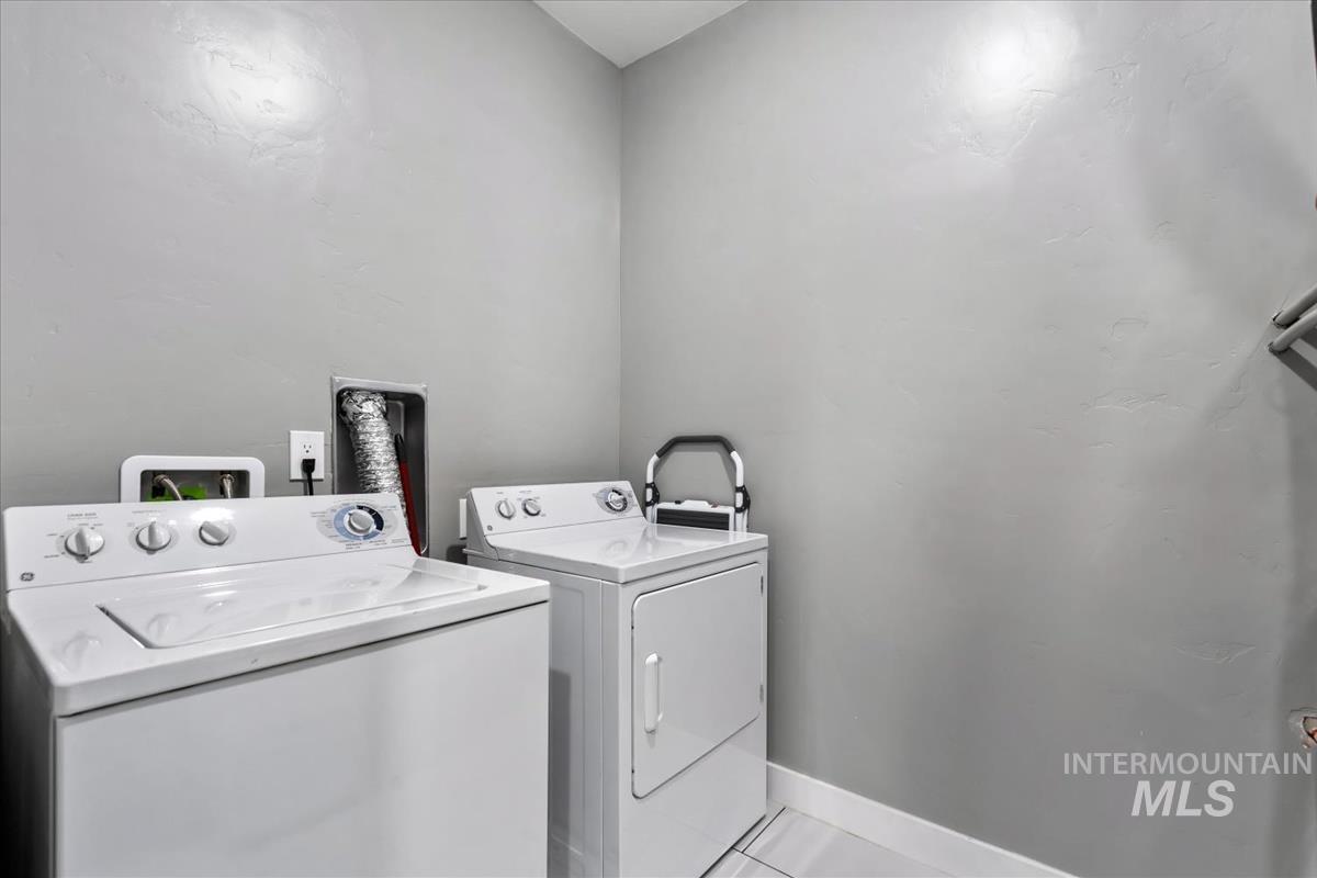 2420 SW Buckey Dr, Mountain Home, Idaho 83647, 3 Bedrooms, 2 Bathrooms, Residential For Sale, Price $509,900,MLS 98974057