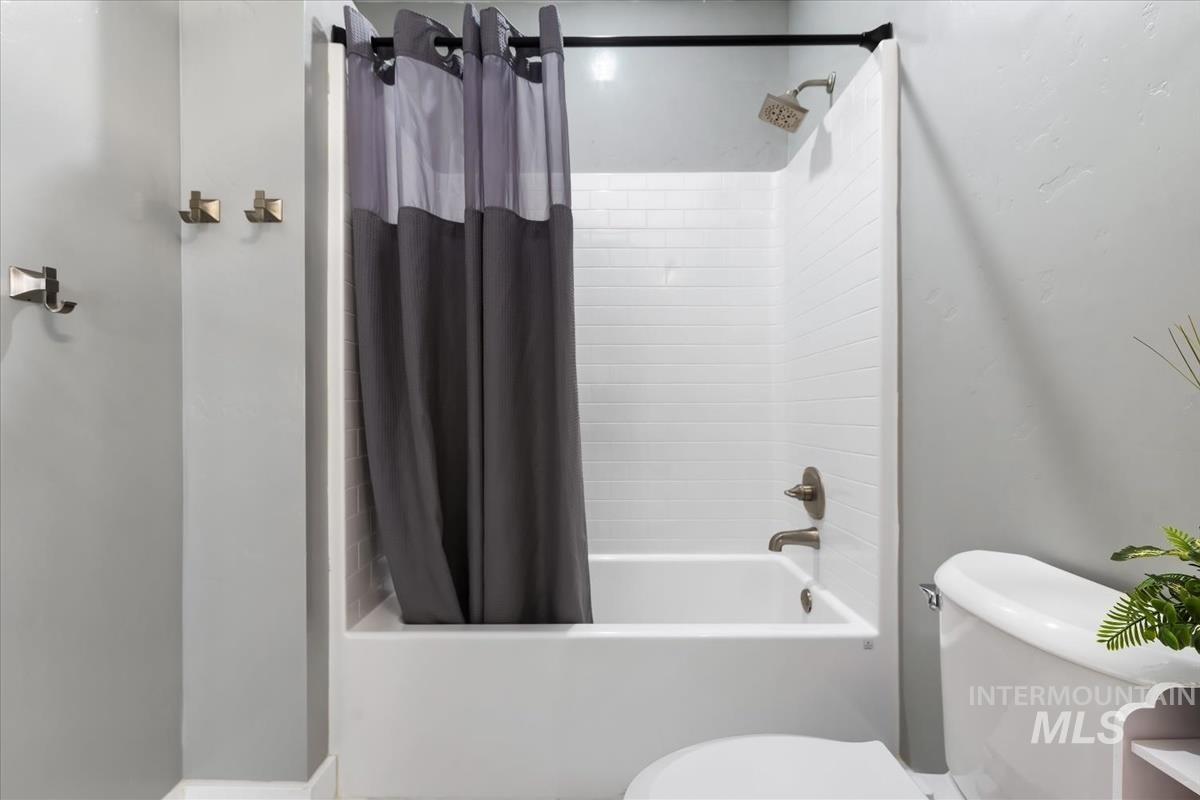 2420 SW Buckey Dr, Mountain Home, Idaho 83647, 3 Bedrooms, 2 Bathrooms, Residential For Sale, Price $509,900,MLS 98974057