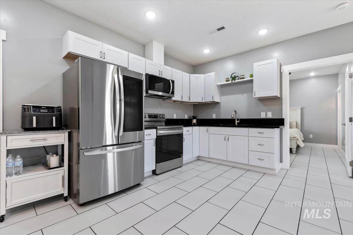 2420 SW Buckey Dr, Mountain Home, Idaho 83647, 3 Bedrooms, 2 Bathrooms, Residential For Sale, Price $509,900,MLS 98974057