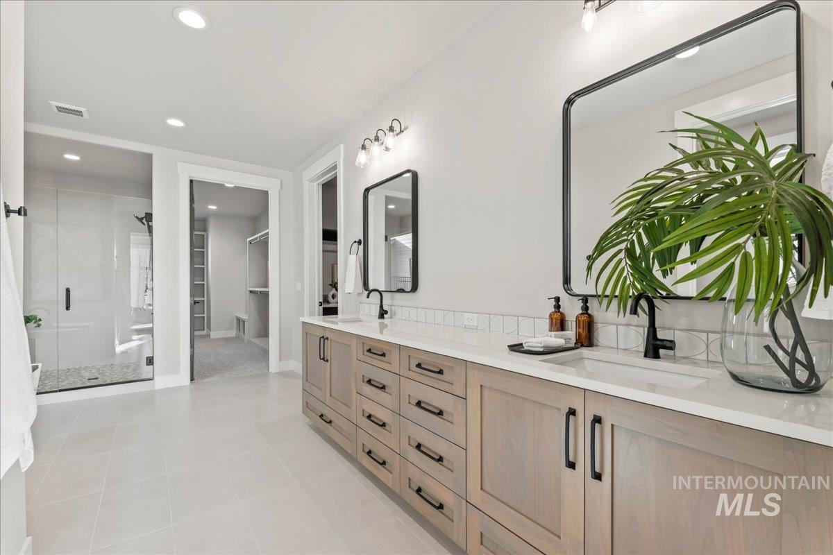 6880 E Chicken Hawk Loop, Nampa, Idaho 83686, 4 Bedrooms, 4 Bathrooms, Residential For Sale, Price $1,074,900,MLS 98974060