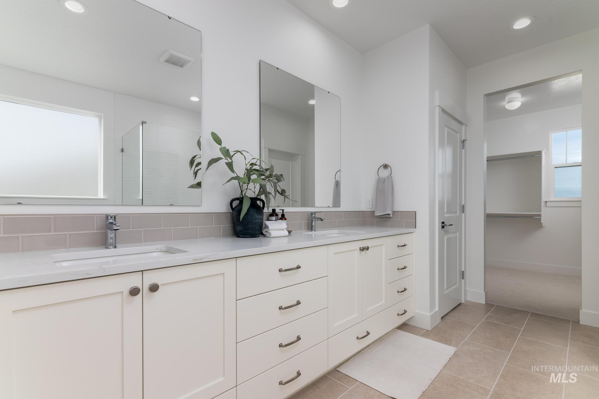 5431 N Ebony Way, Meridian, Idaho 83646, 5 Bedrooms, 4.5 Bathrooms, Residential For Sale, Price $899,000,MLS 98974061