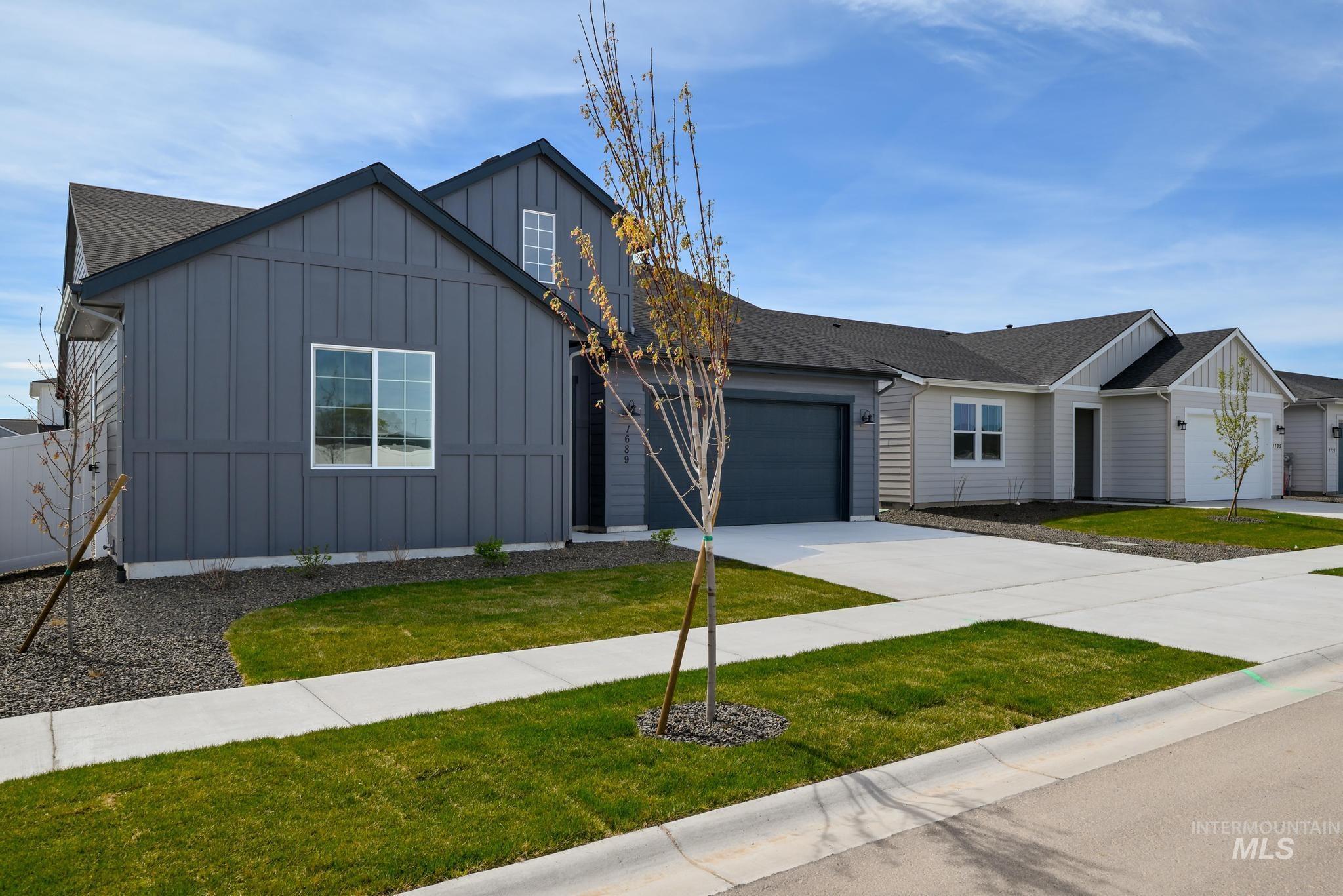 1689 W Paloma Ridge St, Meridian, Idaho 83642, 3 Bedrooms, 2 Bathrooms, Residential For Sale, Price $499,000,MLS 98974064