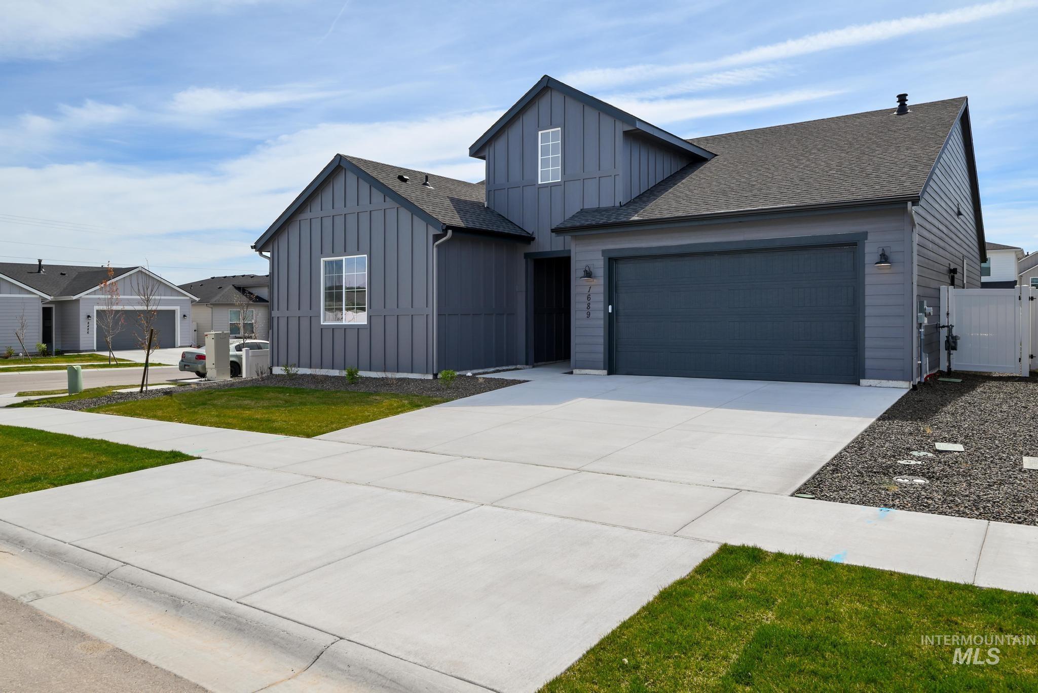 1689 W Paloma Ridge St, Meridian, Idaho 83642, 3 Bedrooms, 2 Bathrooms, Residential For Sale, Price $499,000,MLS 98974064
