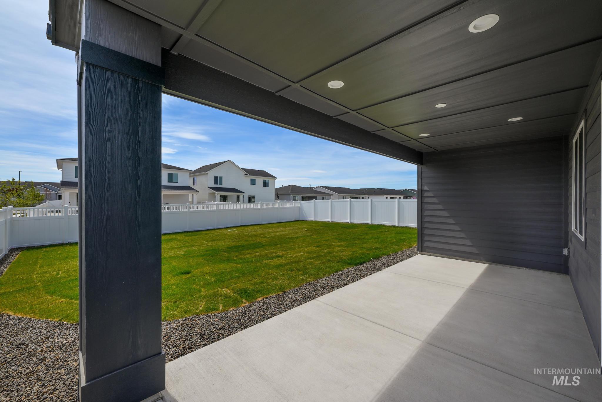 1689 W Paloma Ridge St, Meridian, Idaho 83642, 3 Bedrooms, 2 Bathrooms, Residential For Sale, Price $499,000,MLS 98974064