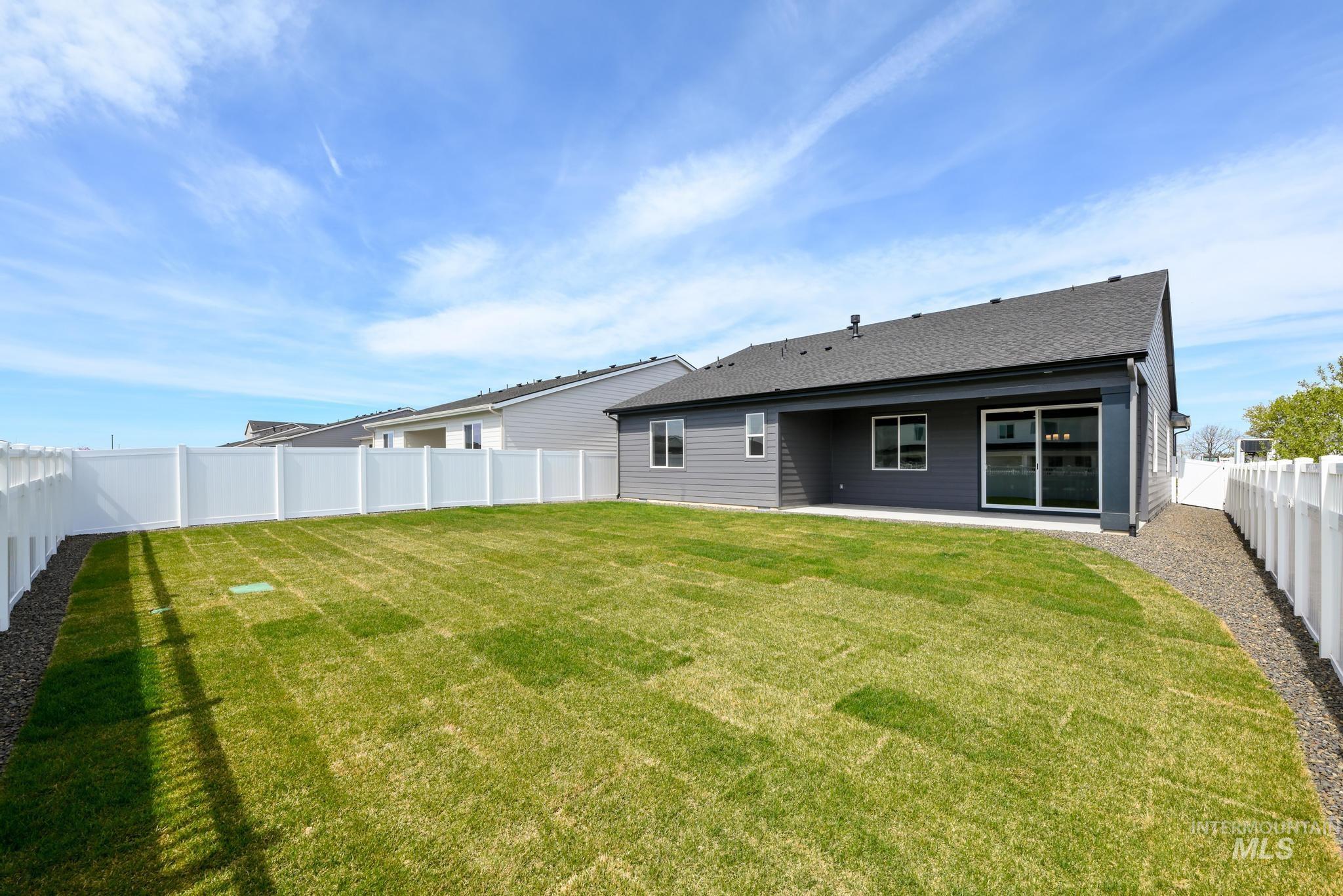 1689 W Paloma Ridge St, Meridian, Idaho 83642, 3 Bedrooms, 2 Bathrooms, Residential For Sale, Price $499,000,MLS 98974064