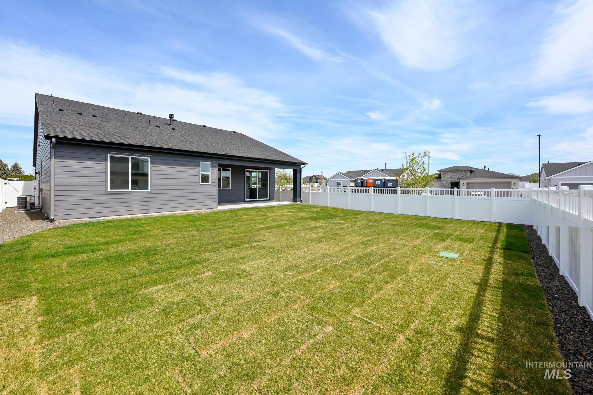 1689 W Paloma Ridge St, Meridian, Idaho 83642, 3 Bedrooms, 2 Bathrooms, Residential For Sale, Price $499,000,MLS 98974064