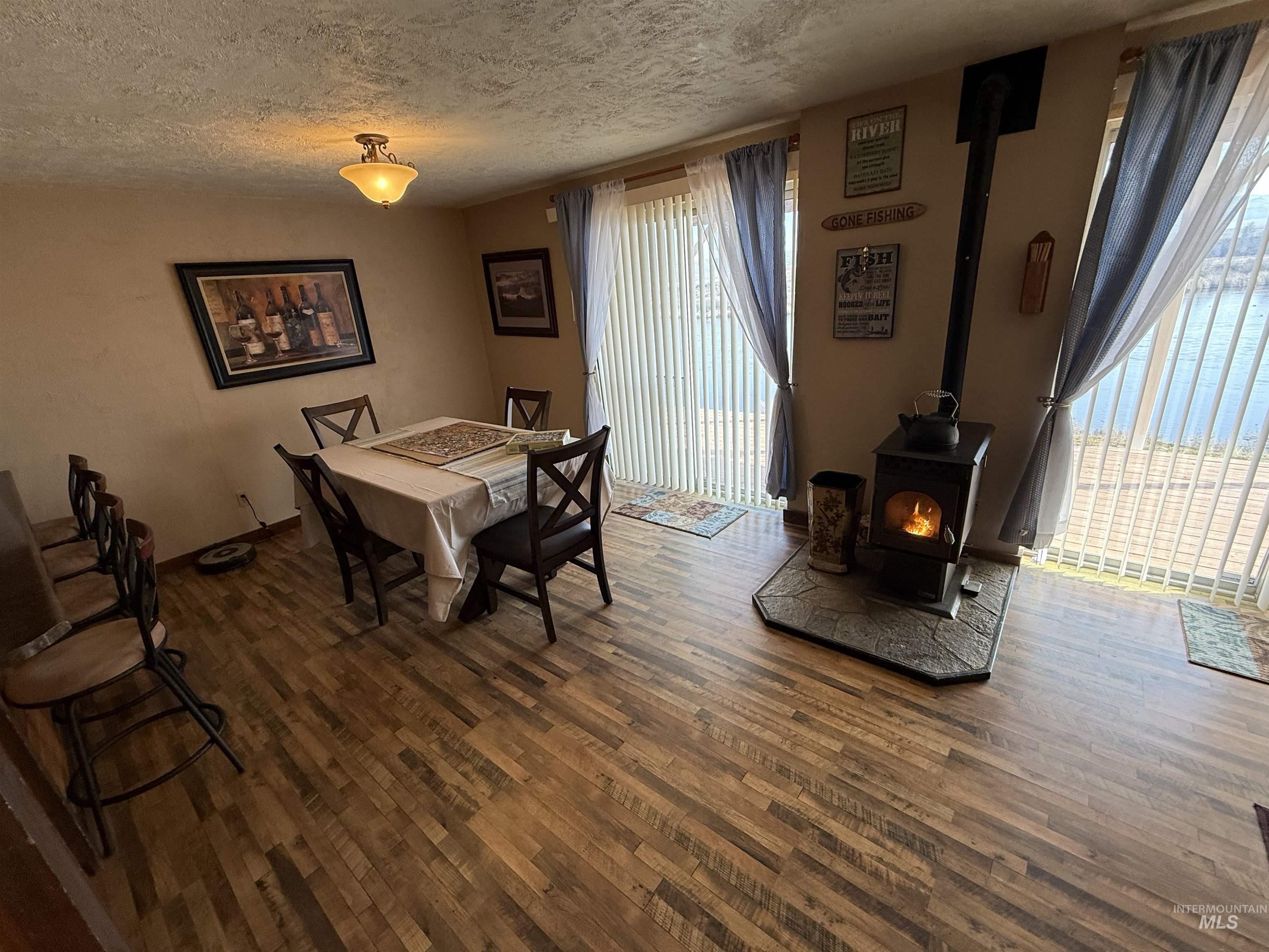 7454 S Old Bruneau, Marsing, Idaho 83639, 2 Bedrooms, 2 Bathrooms, Residential For Sale, Price $450,000,MLS 98974068