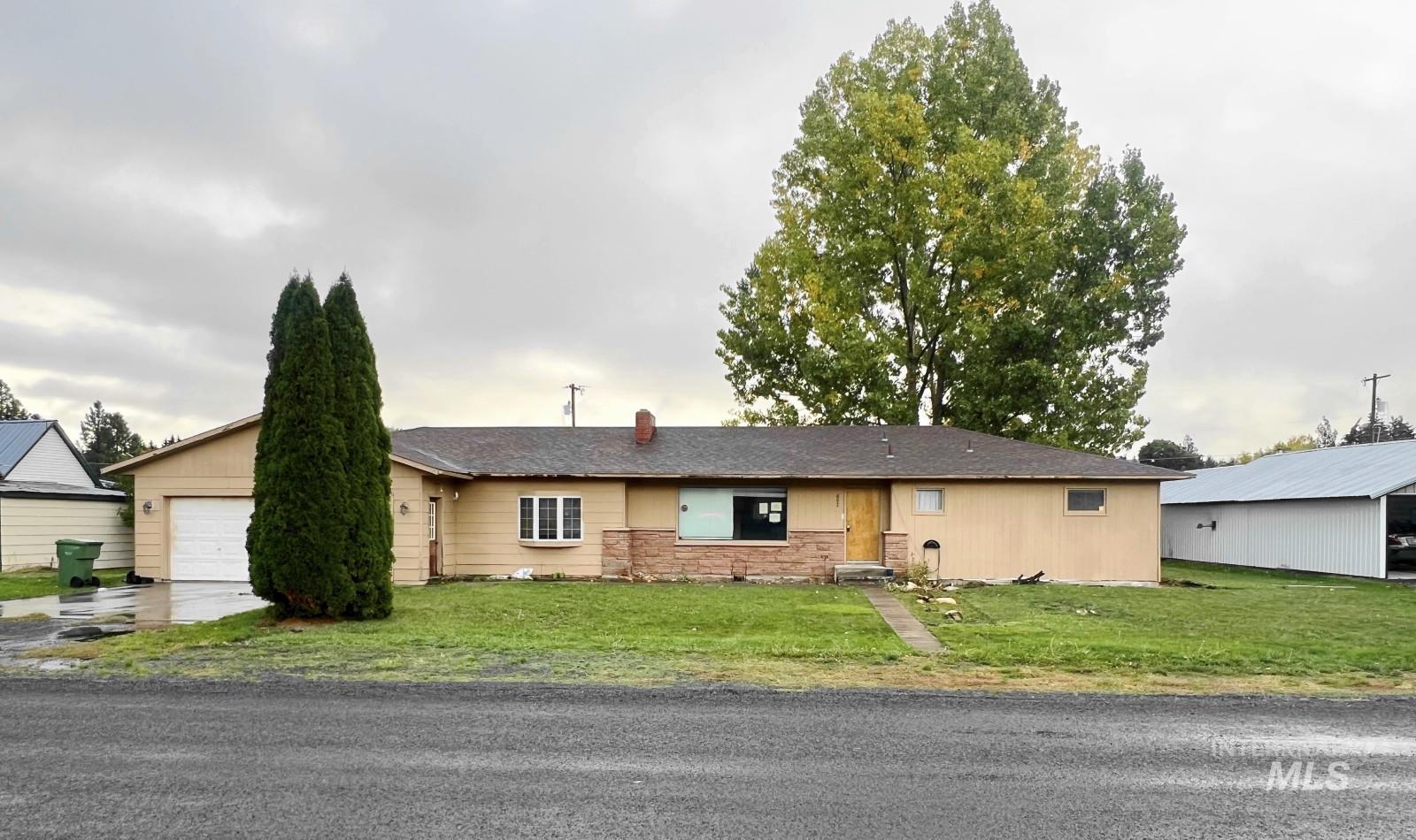 603 Maple Street, Nezperce, Idaho 83543, 3 Bedrooms, 1 Bathroom, Residential For Sale, Price $220,000,MLS 98974069