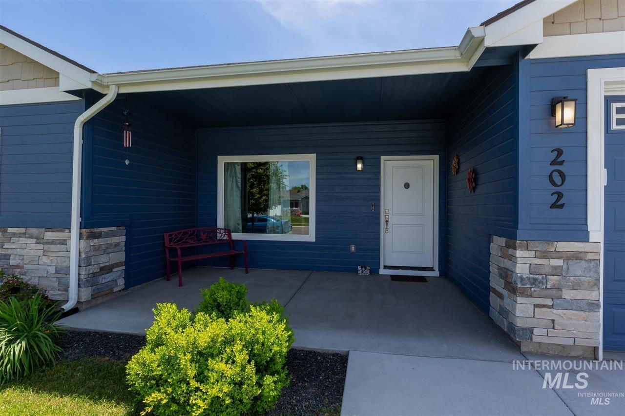 202 E Leon St, New Plymouth, Idaho 83655-5543, 3 Bedrooms, 2 Bathrooms, Residential For Sale, Price $368,000,MLS 98974070