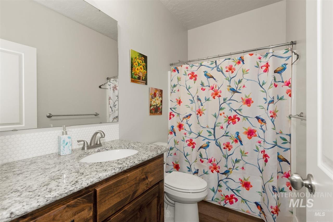 202 E Leon St, New Plymouth, Idaho 83655-5543, 3 Bedrooms, 2 Bathrooms, Residential For Sale, Price $368,000,MLS 98974070