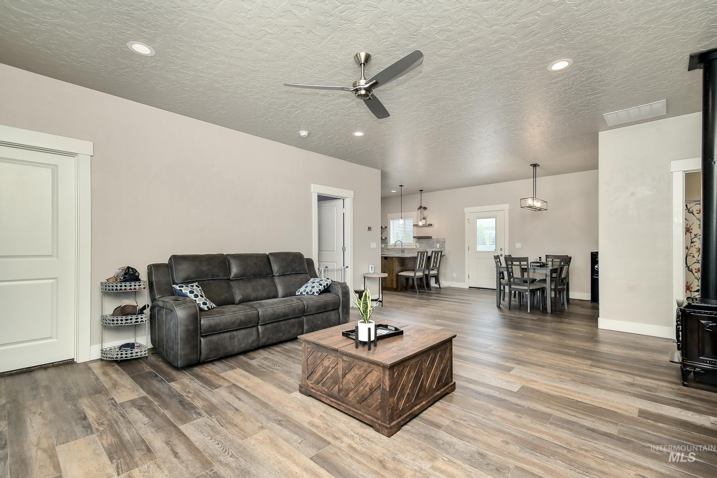 202 E Leon St, New Plymouth, Idaho 83655-5543, 3 Bedrooms, 2 Bathrooms, Residential For Sale, Price $368,000,MLS 98974070