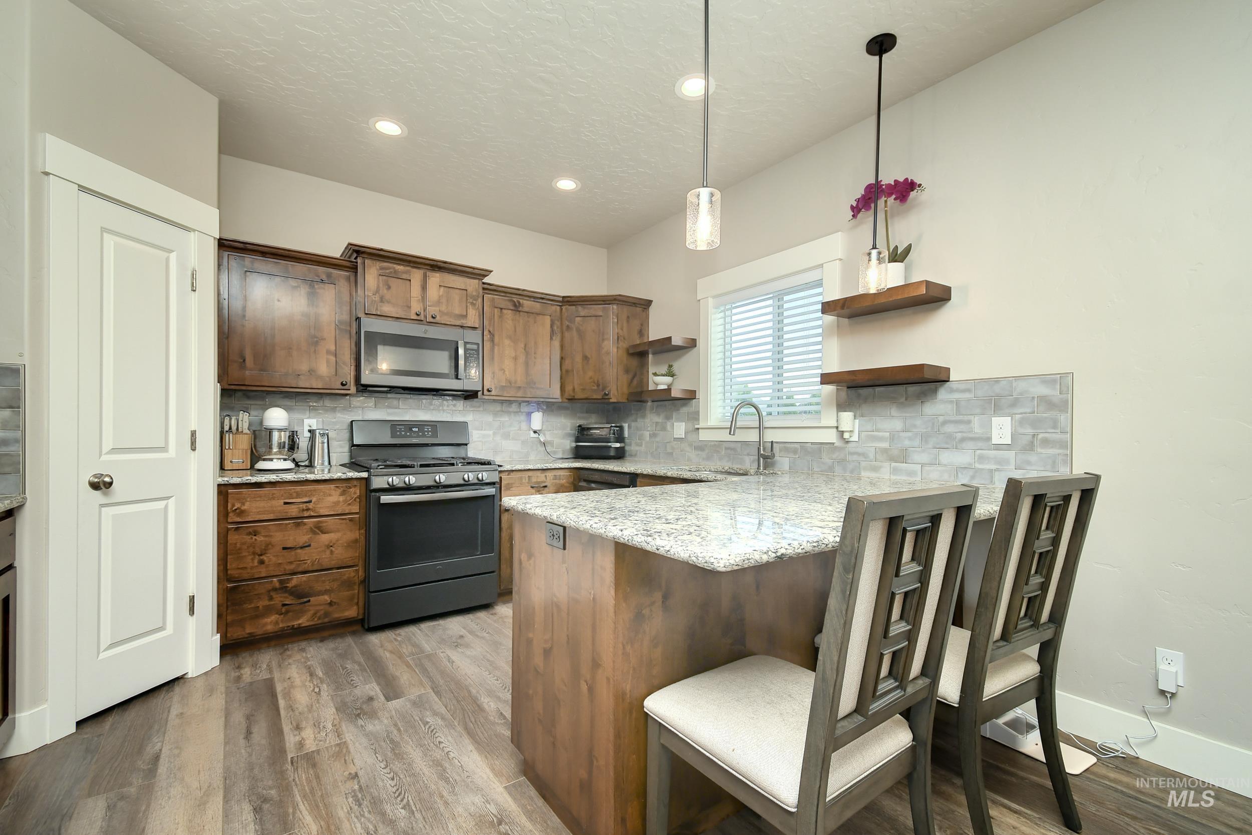 202 E Leon St, New Plymouth, Idaho 83655-5543, 3 Bedrooms, 2 Bathrooms, Residential For Sale, Price $368,000,MLS 98974070