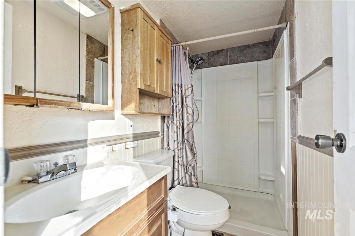 351 E 3rd St, Kuna, Idaho 83634, 4 Bedrooms, 2 Bathrooms, Residential For Sale, Price $359,999,MLS 98974072