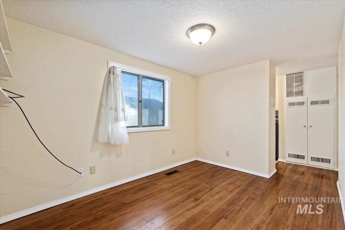 351 E 3rd St, Kuna, Idaho 83634, 4 Bedrooms, 2 Bathrooms, Residential For Sale, Price $359,999,MLS 98974072