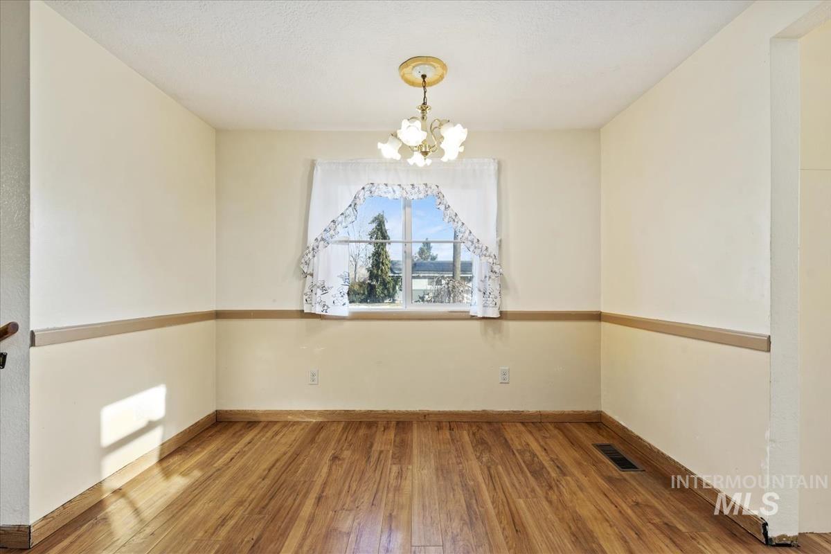 351 E 3rd St, Kuna, Idaho 83634, 4 Bedrooms, 2 Bathrooms, Residential For Sale, Price $359,999,MLS 98974072