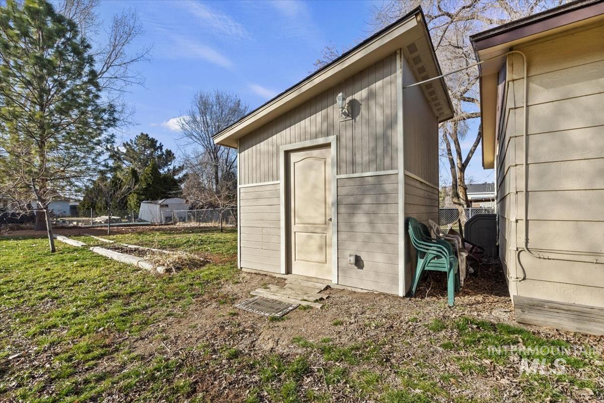 351 E 3rd St, Kuna, Idaho 83634, 4 Bedrooms, 2 Bathrooms, Residential For Sale, Price $359,999,MLS 98974072