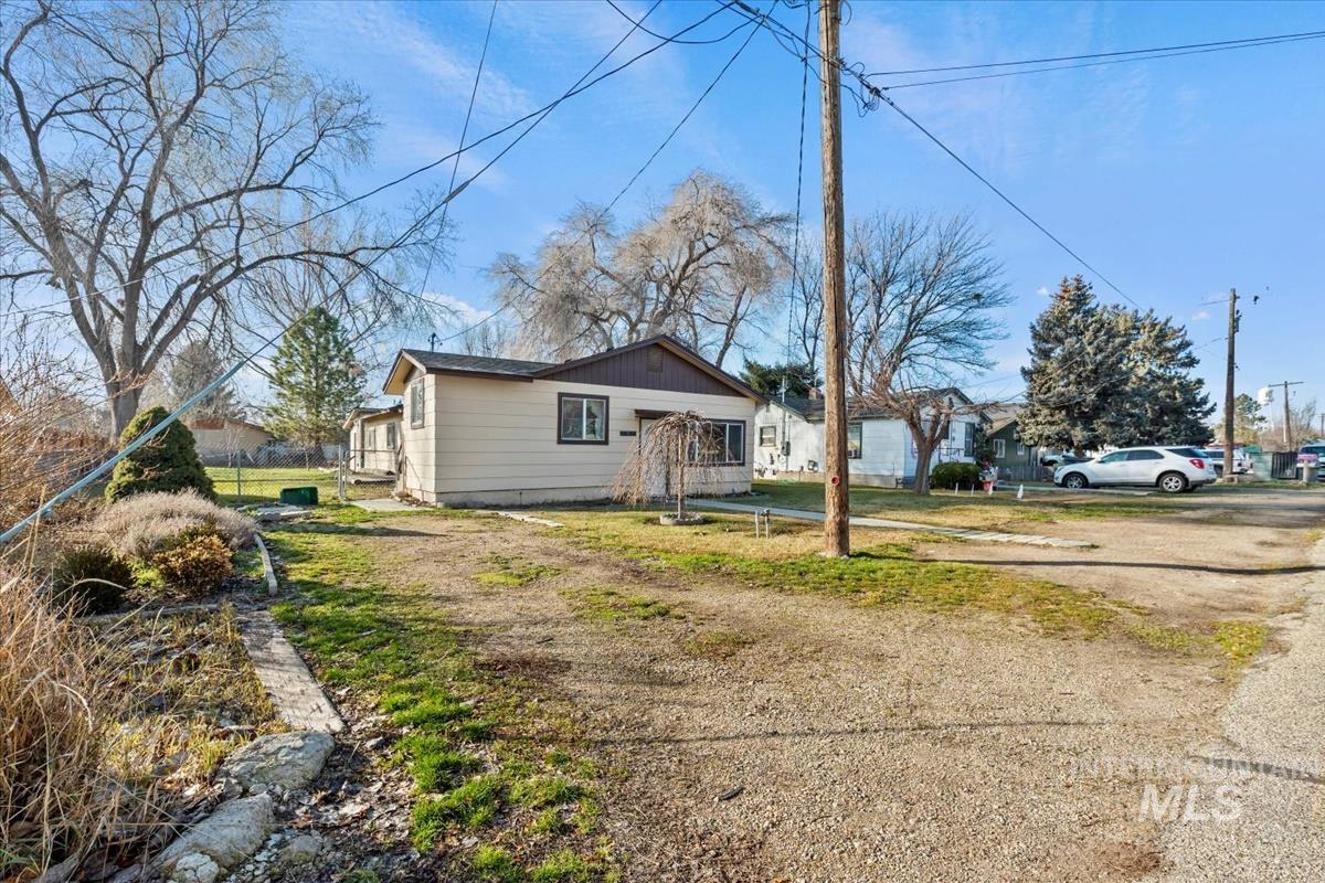 351 E 3rd St, Kuna, Idaho 83634, 4 Bedrooms, 2 Bathrooms, Residential For Sale, Price $359,999,MLS 98974072