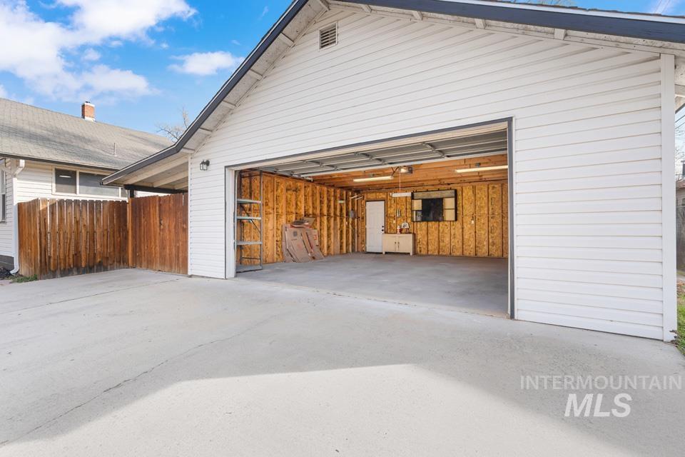 253 W Court Street, Weiser, Idaho 83672, 3 Bedrooms, 1.5 Bathrooms, Residential For Sale, Price $339,900,MLS 98974073