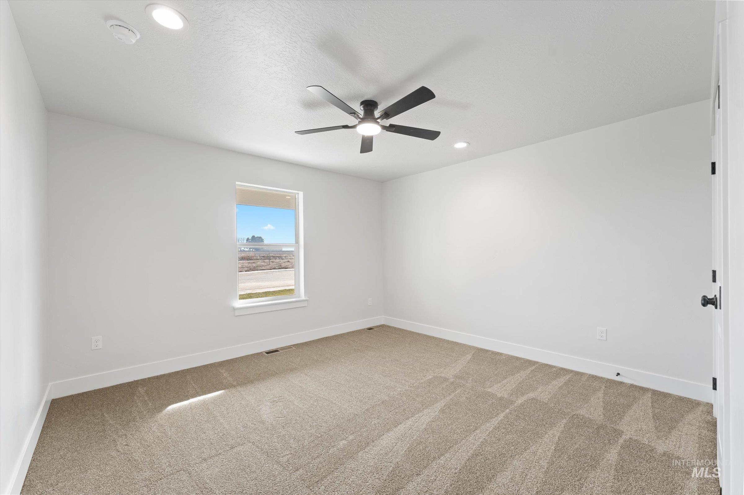 1142 Velvet Loop, Wilder, Idaho 83676, 3 Bedrooms, 2 Bathrooms, Residential For Sale, Price $364,900,MLS 98974074