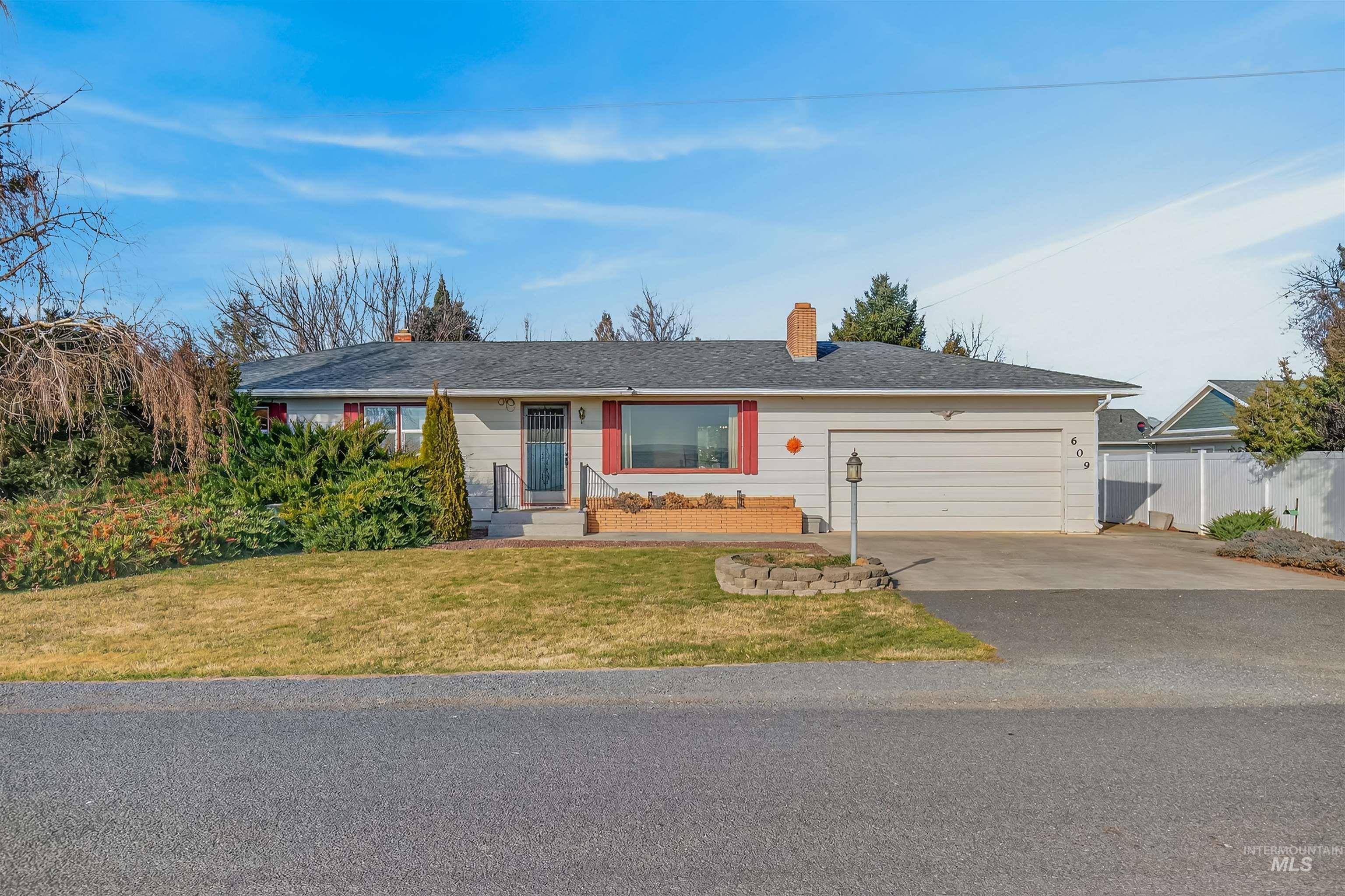 609 Grelle Ave, Lewiston, Idaho 83501, 4 Bedrooms, 2 Bathrooms, Residential For Sale, Price $415,000,MLS 98974077