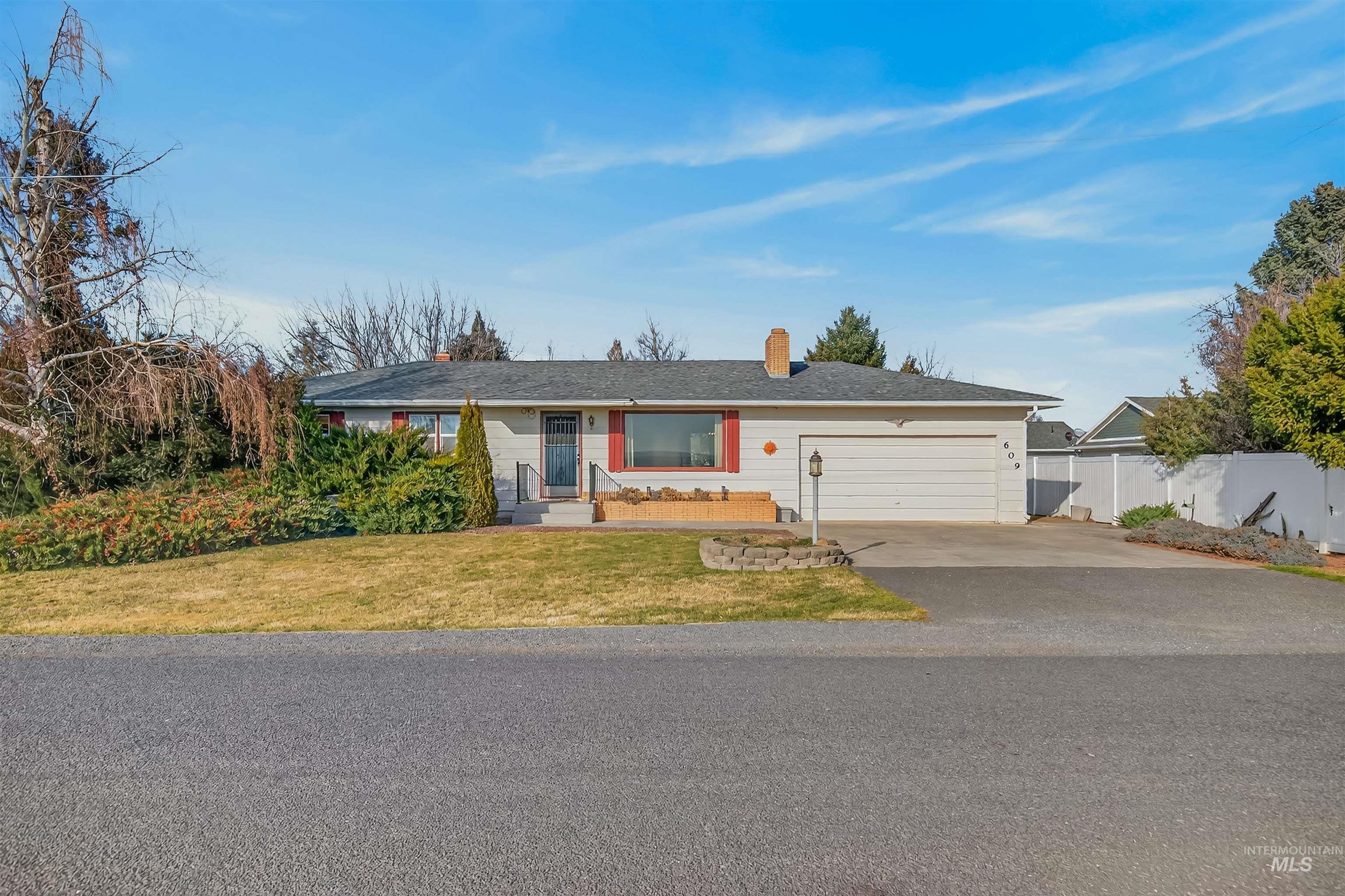 609 Grelle Ave, Lewiston, Idaho 83501, 4 Bedrooms, 2 Bathrooms, Residential For Sale, Price $415,000,MLS 98974077