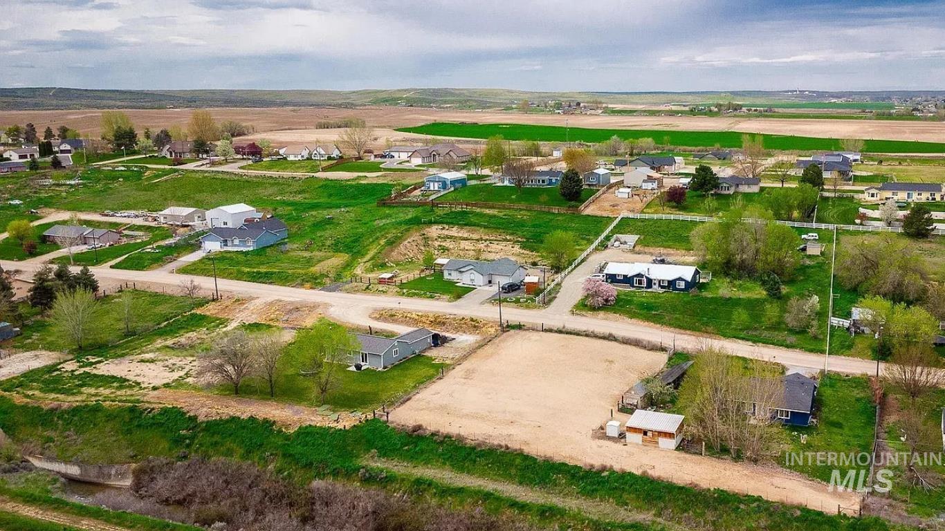 3914 Wild Wood Ln, New Plymouth, Idaho 83655, 3 Bedrooms, 2 Bathrooms, Residential For Sale, Price $469,000,MLS 98974078