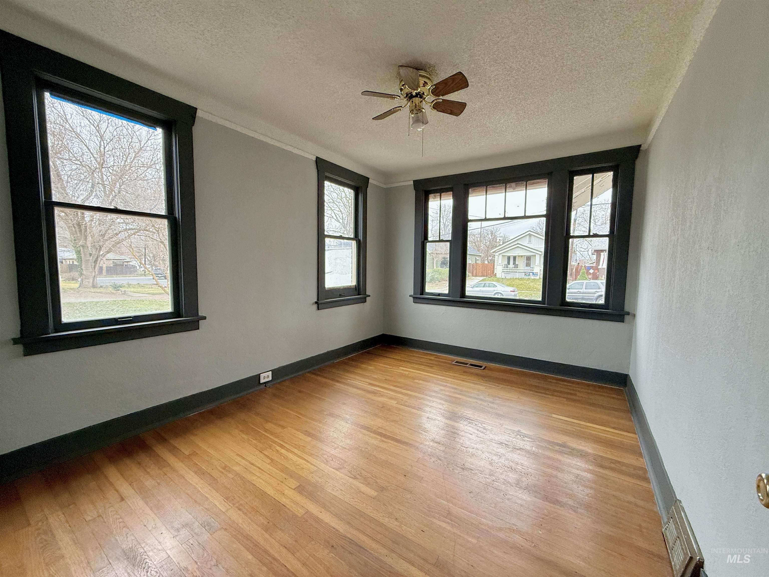 1120 9th St, Lewiston, Idaho 83501, 3 Bedrooms, 2 Bathrooms, Residential For Sale, Price $339,000,MLS 98974082