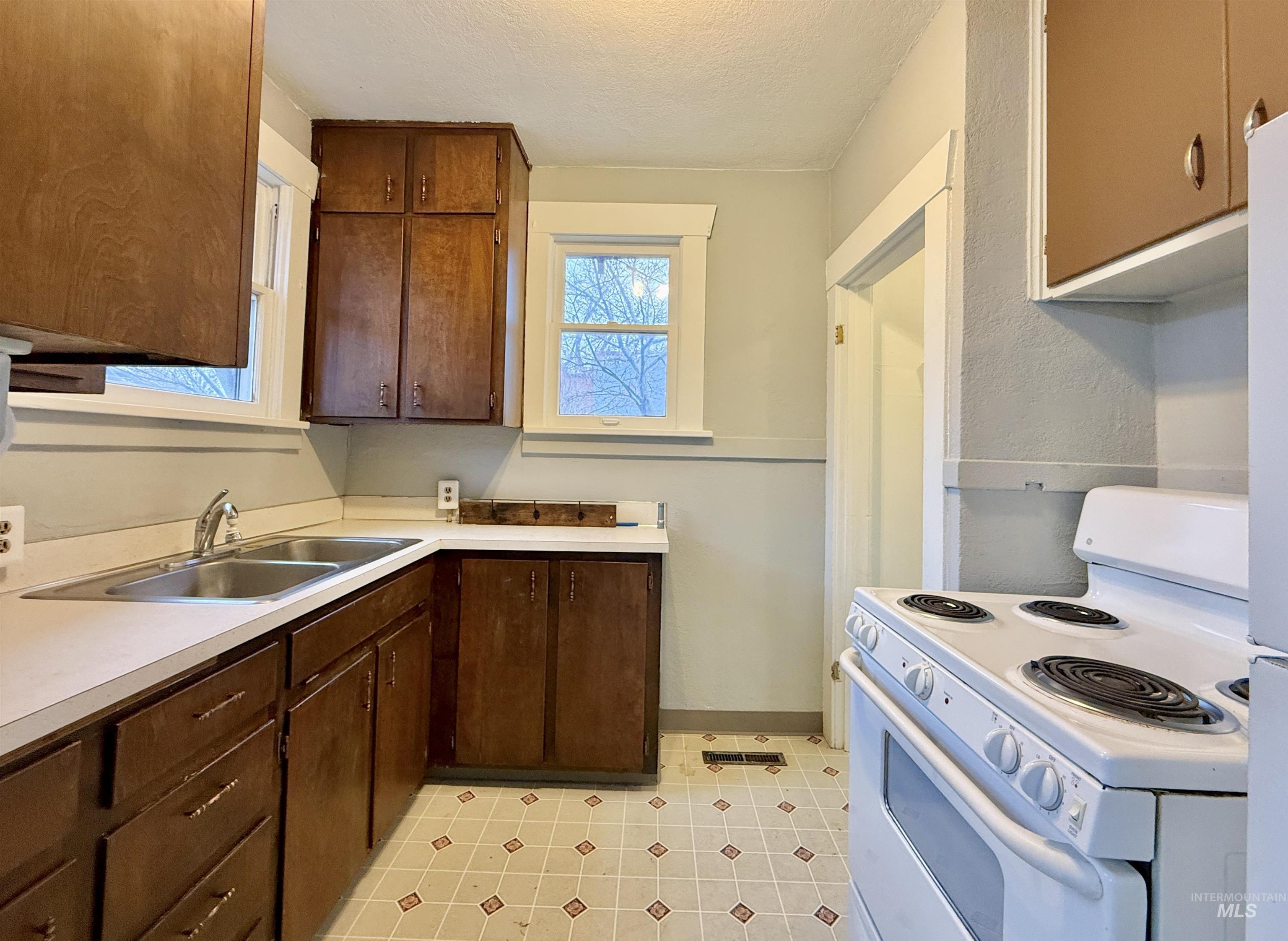 1120 9th St, Lewiston, Idaho 83501, 3 Bedrooms, 2 Bathrooms, Residential For Sale, Price $339,000,MLS 98974082