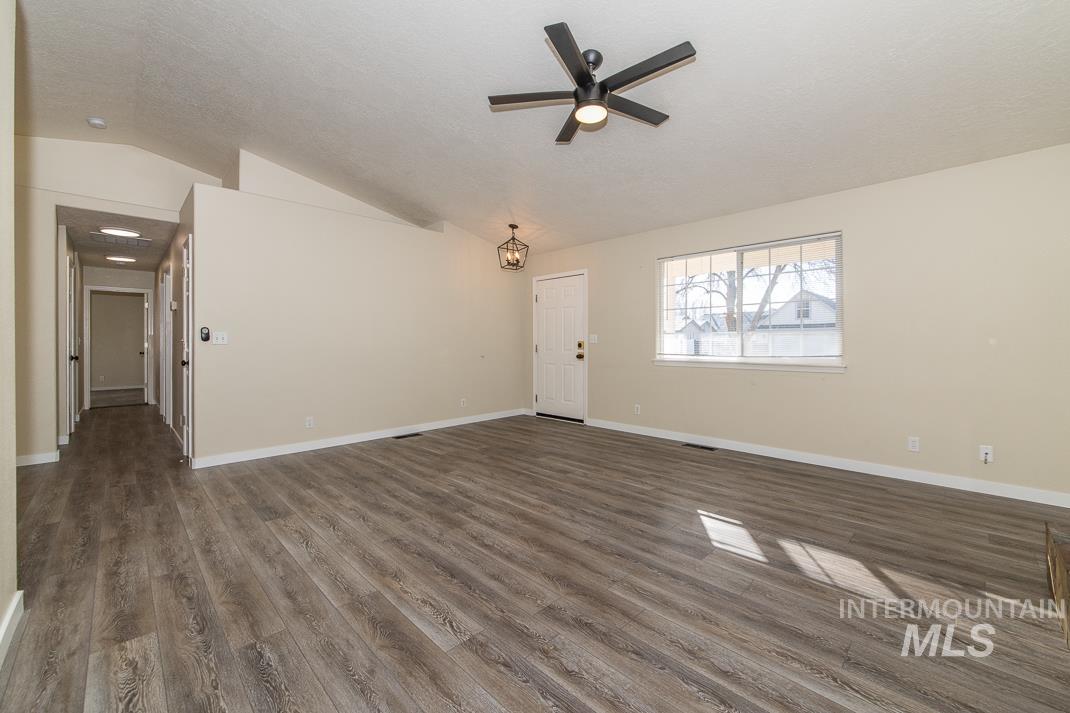 10484 Menkalinin, Star, Idaho 83669, 3 Bedrooms, 2 Bathrooms, Residential For Sale, Price $399,995,MLS 98974083