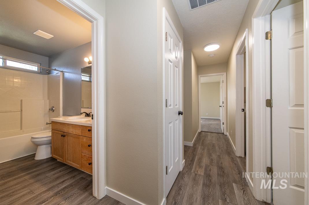 10484 Menkalinin, Star, Idaho 83669, 3 Bedrooms, 2 Bathrooms, Residential For Sale, Price $399,995,MLS 98974083