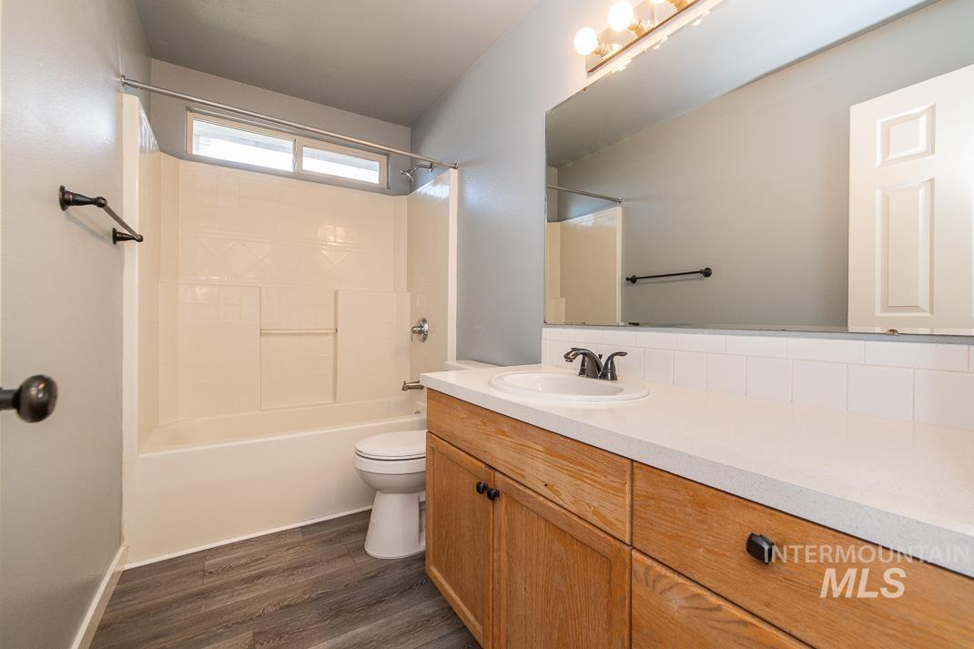 10484 Menkalinin, Star, Idaho 83669, 3 Bedrooms, 2 Bathrooms, Residential For Sale, Price $399,995,MLS 98974083