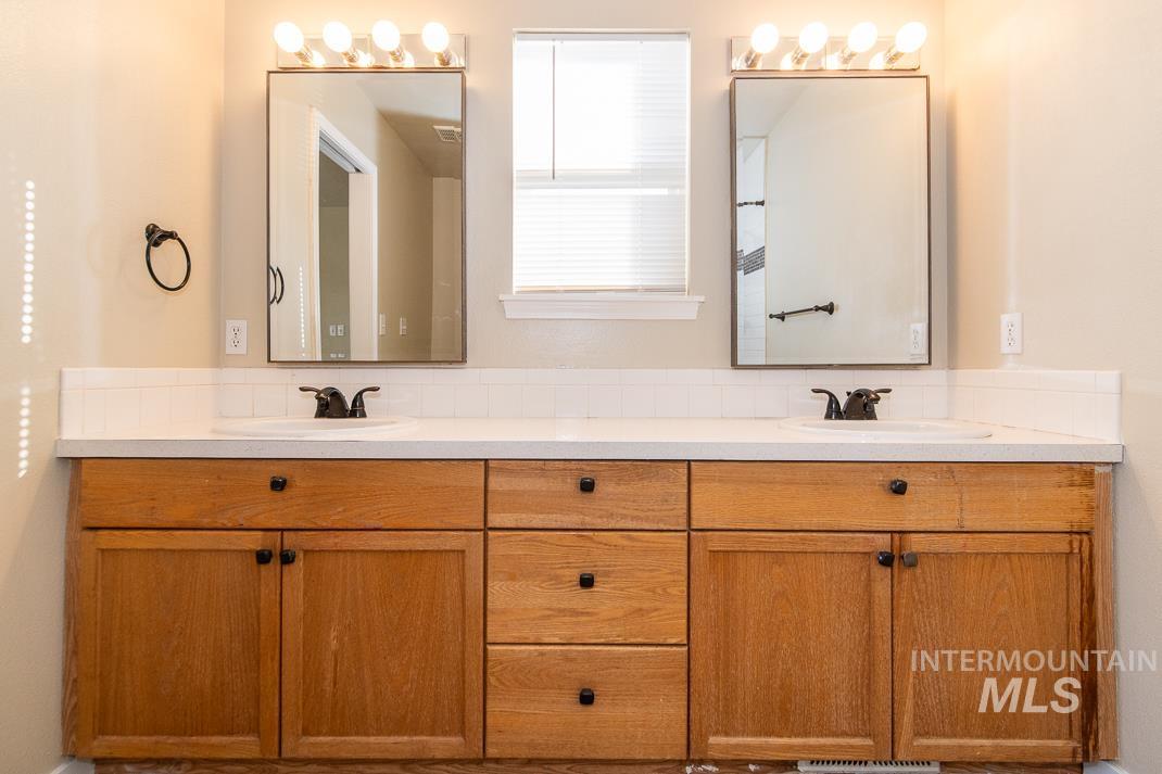 10484 Menkalinin, Star, Idaho 83669, 3 Bedrooms, 2 Bathrooms, Residential For Sale, Price $399,995,MLS 98974083