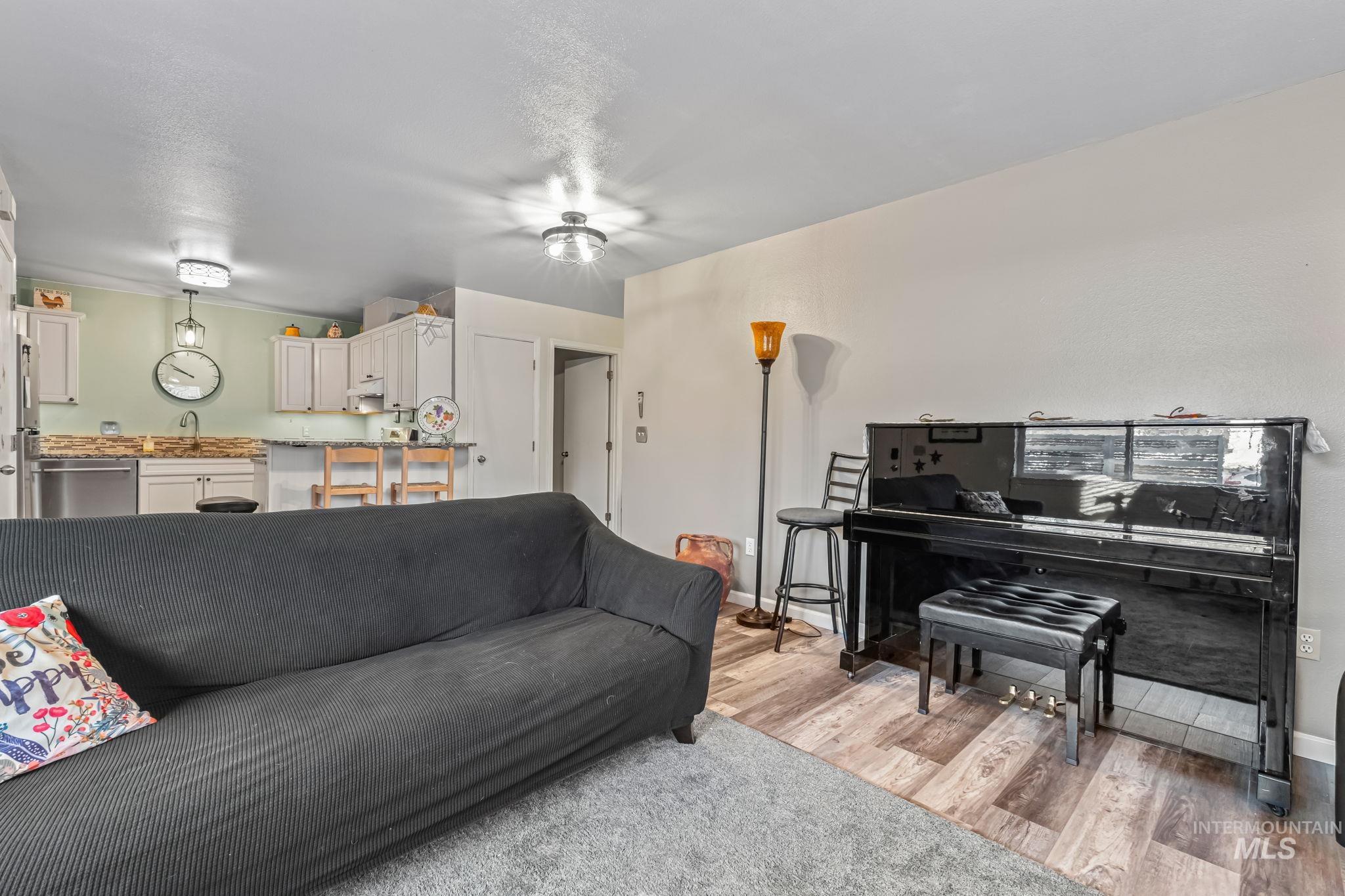 2750 N Macondray Ln, Boise, Idaho 83707, 3 Bedrooms, 2 Bathrooms, Residential For Sale, Price $399,000,MLS 98974104