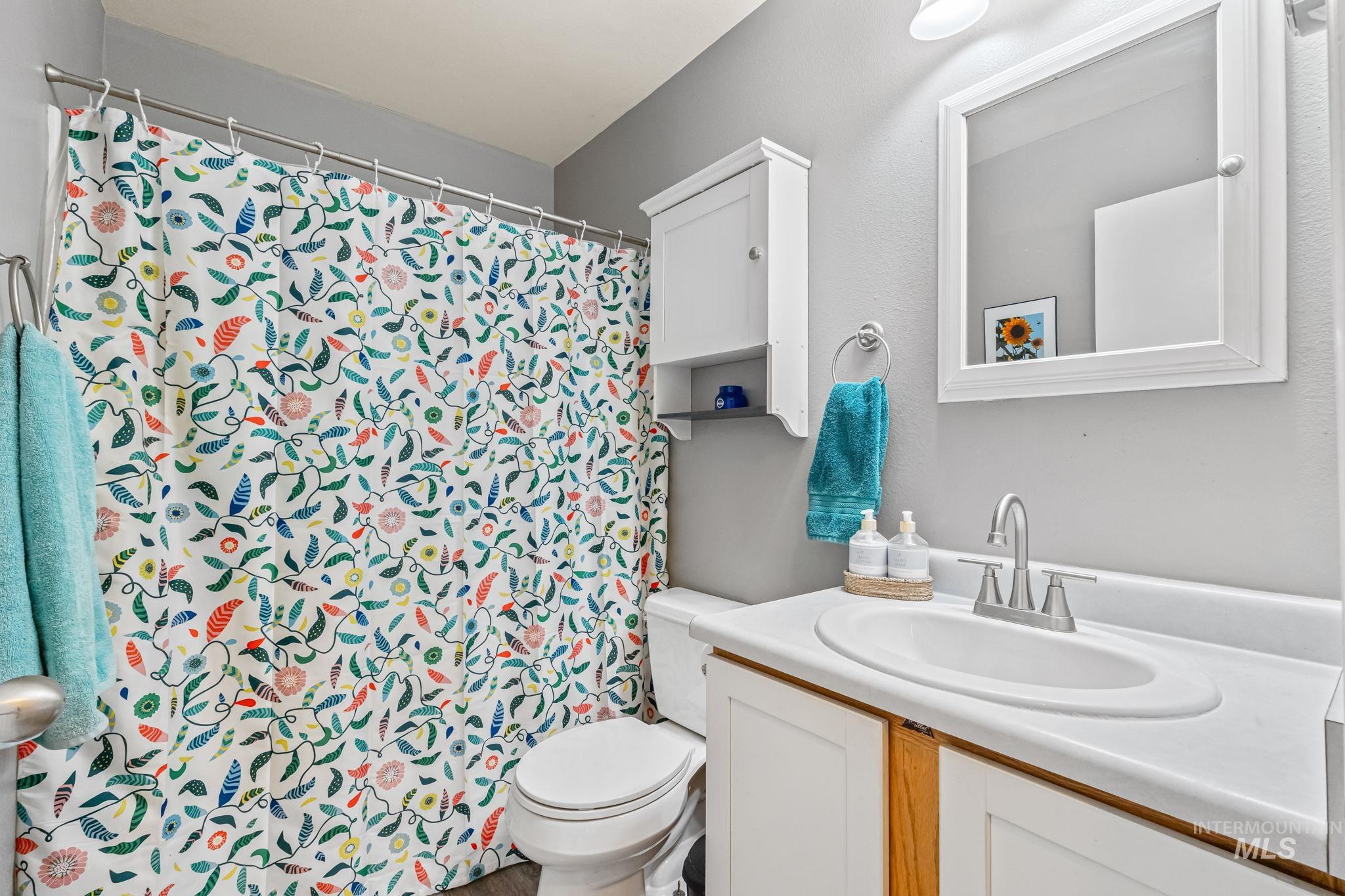 2750 N Macondray Ln, Boise, Idaho 83707, 3 Bedrooms, 2 Bathrooms, Residential For Sale, Price $399,000,MLS 98974104