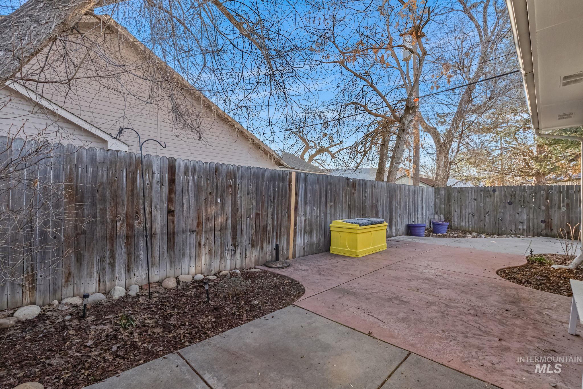 2750 N Macondray Ln, Boise, Idaho 83707, 3 Bedrooms, 2 Bathrooms, Residential For Sale, Price $399,000,MLS 98974104