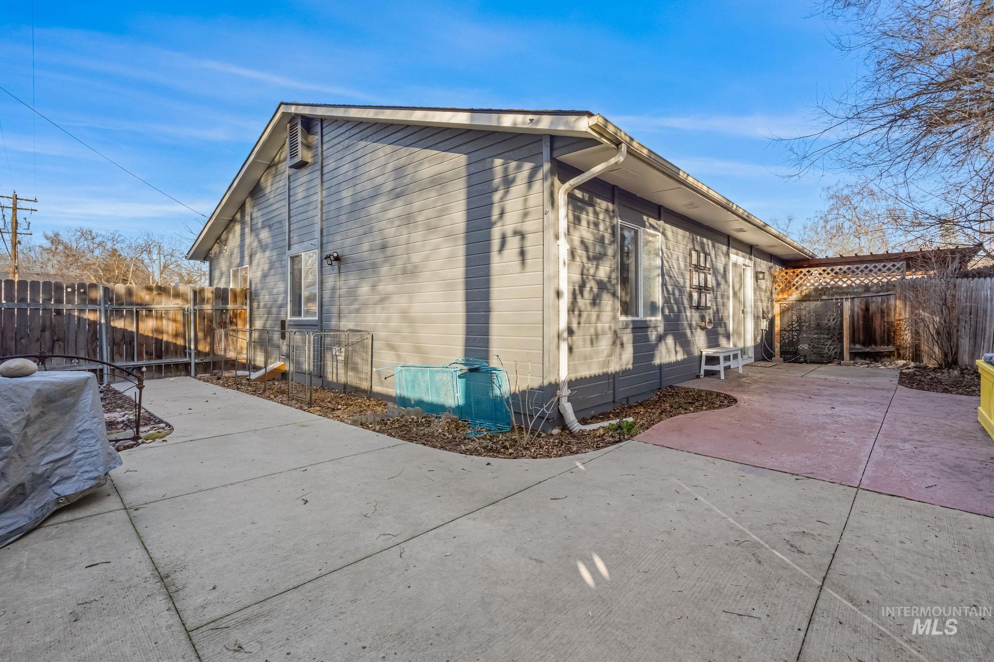 2750 N Macondray Ln, Boise, Idaho 83707, 3 Bedrooms, 2 Bathrooms, Residential For Sale, Price $399,000,MLS 98974104