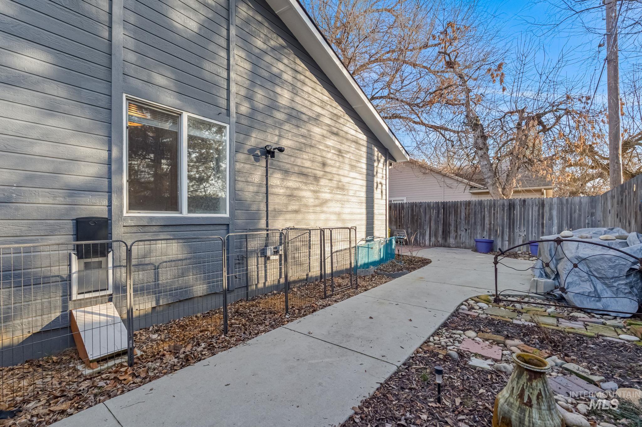 2750 N Macondray Ln, Boise, Idaho 83707, 3 Bedrooms, 2 Bathrooms, Residential For Sale, Price $399,000,MLS 98974104