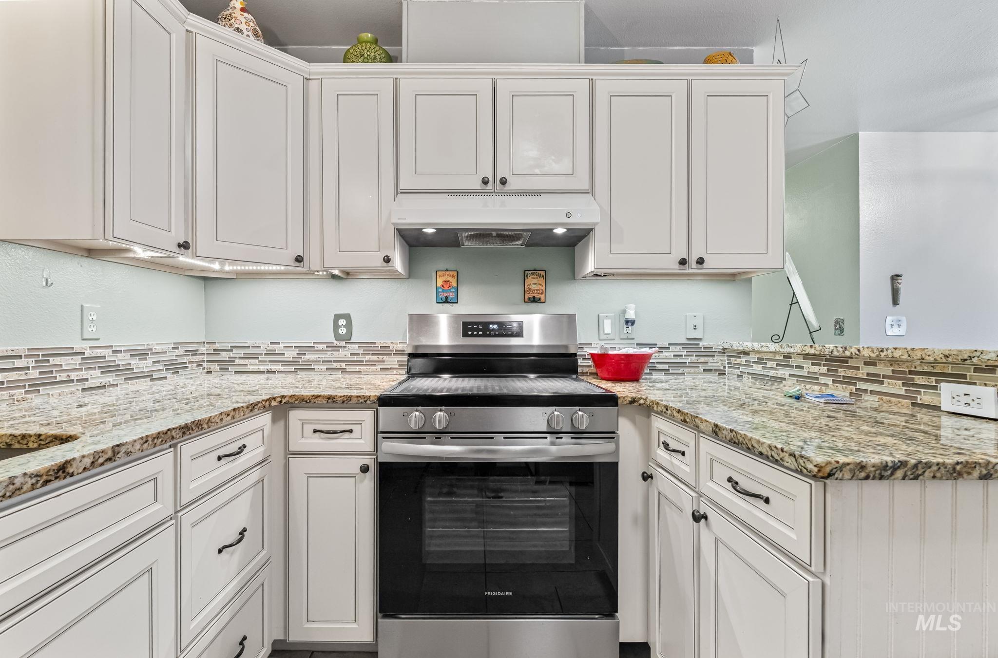 2750 N Macondray Ln, Boise, Idaho 83707, 3 Bedrooms, 2 Bathrooms, Residential For Sale, Price $399,000,MLS 98974104