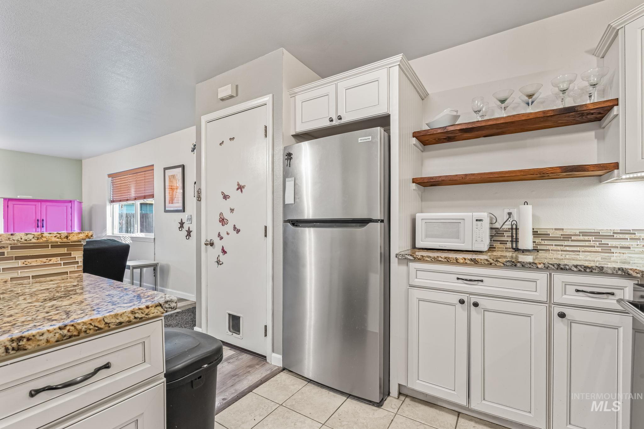 2750 N Macondray Ln, Boise, Idaho 83707, 3 Bedrooms, 2 Bathrooms, Residential For Sale, Price $399,000,MLS 98974104